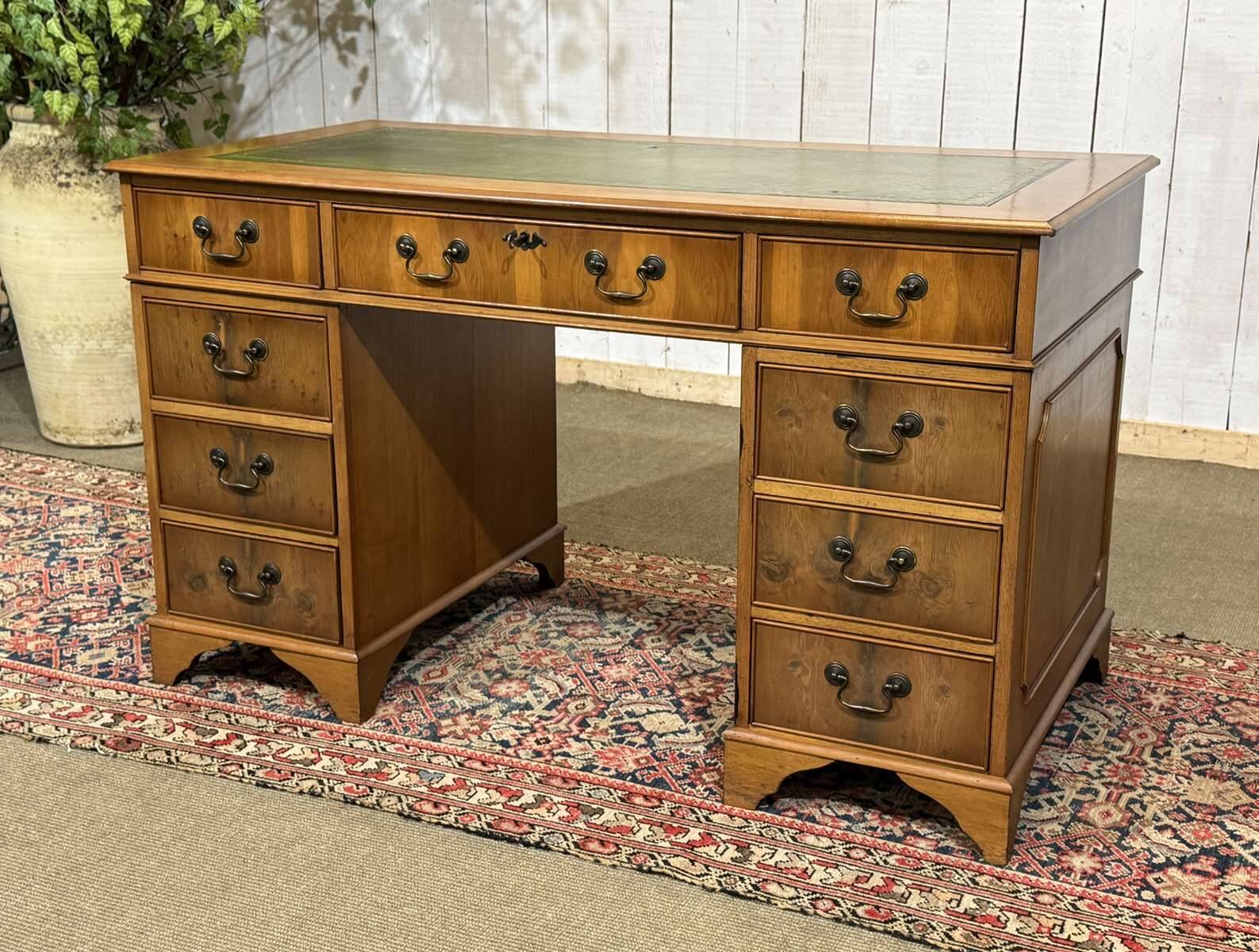 English flat desk with drawers from the 1970s in fir and leather top.