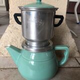 Former multifilter ceramic coffee pot with filter