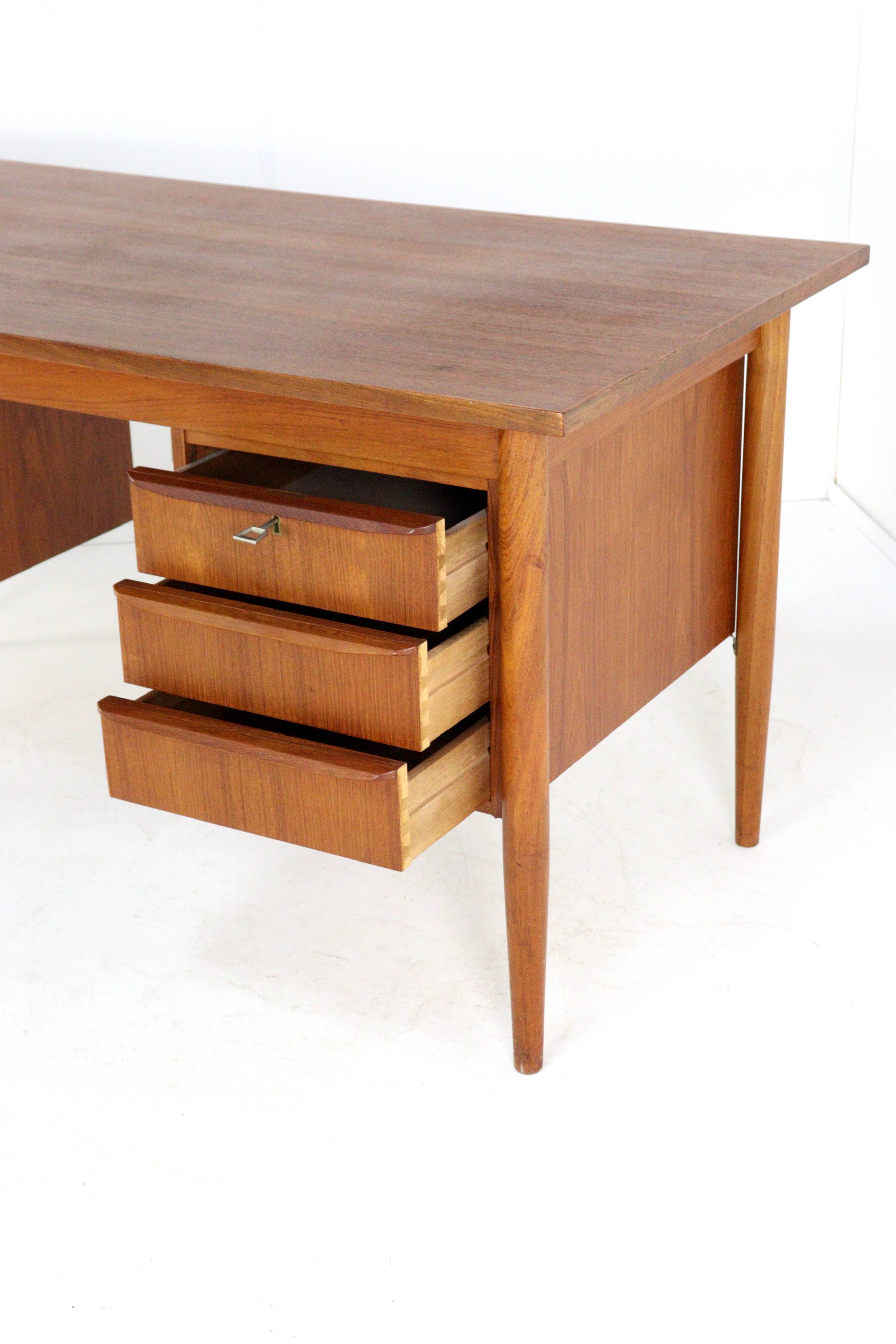 Gunnar Nielsen designer teak desk Tibergaard 'Hesselballe'