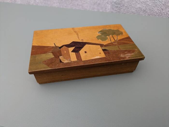 Inlaid wooden box