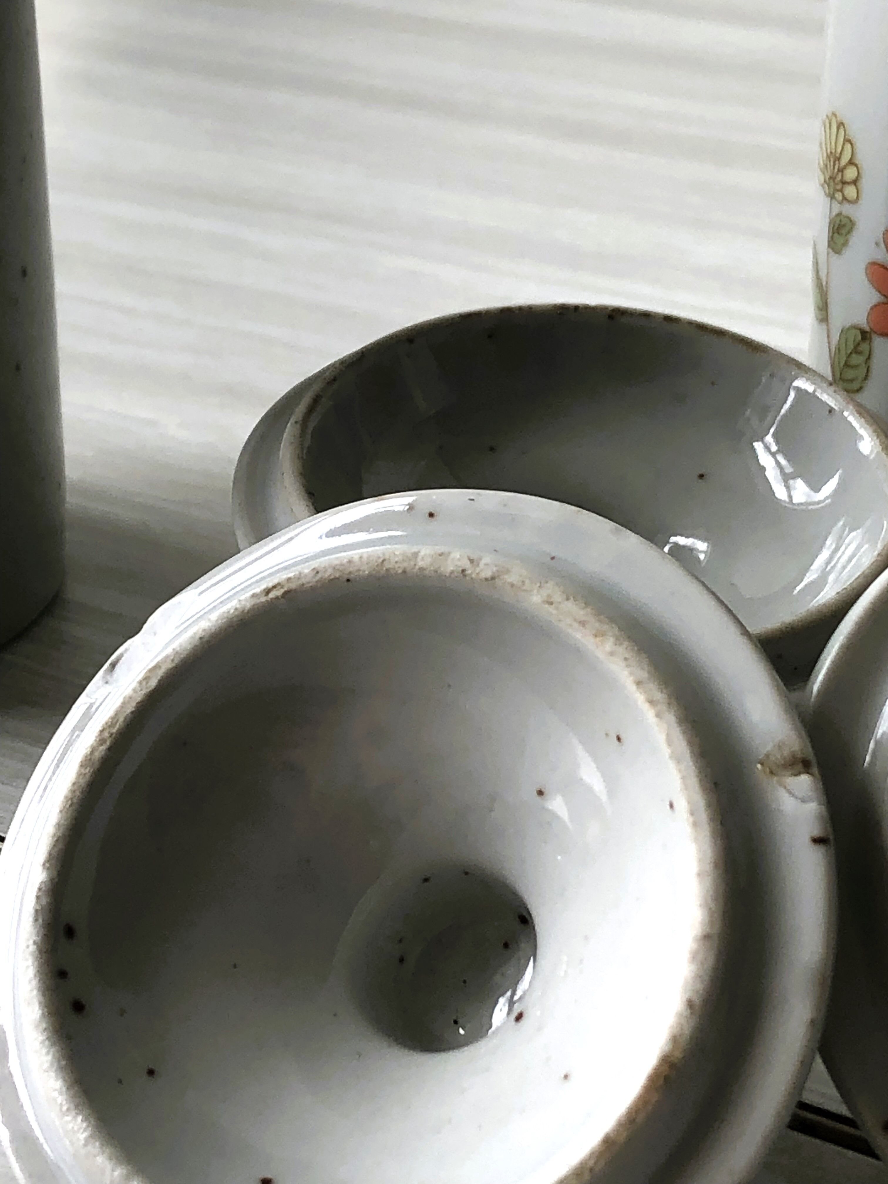 Set of 3 speckled ceramic spice jars with lids - In very good condition