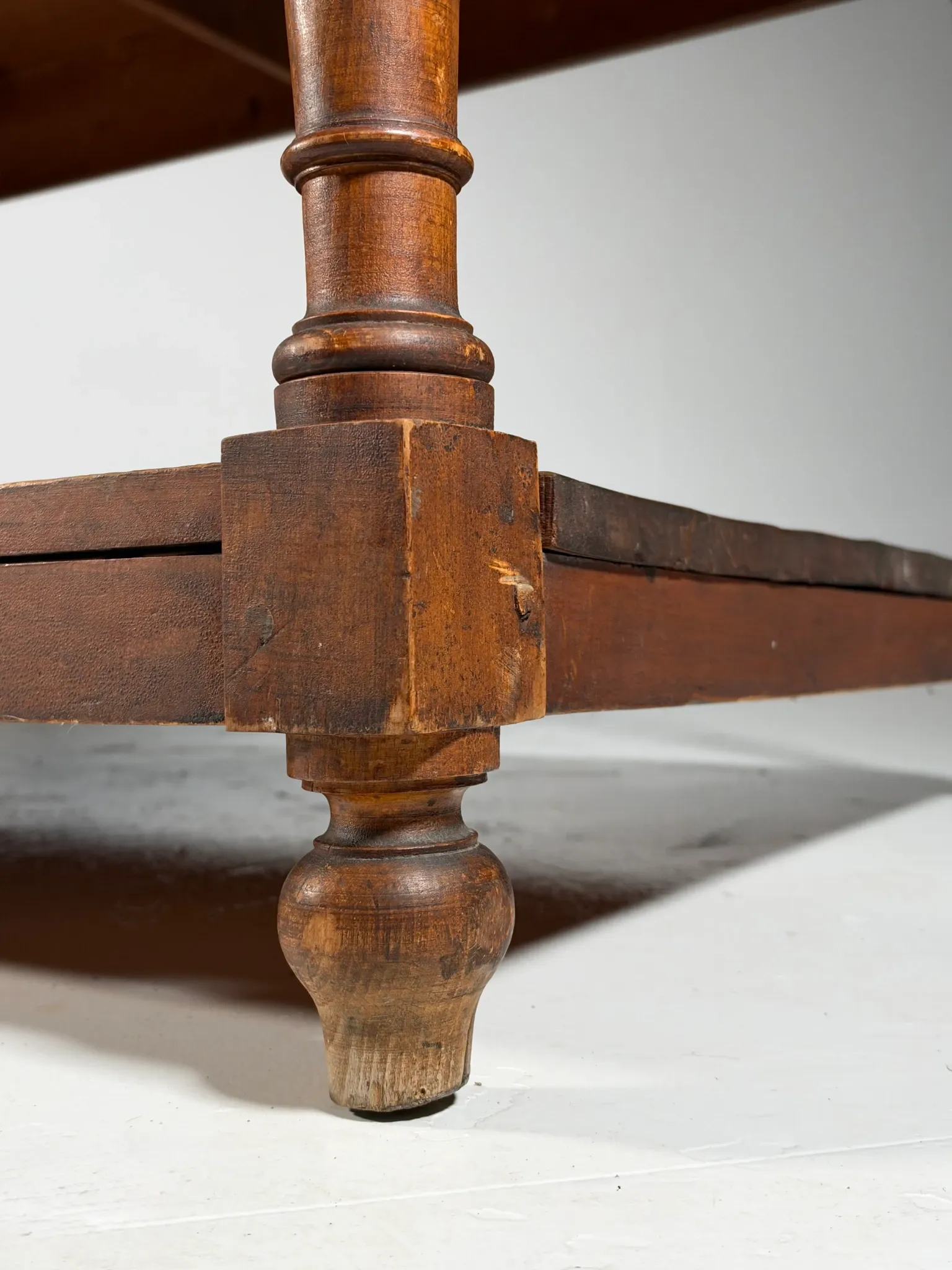 Table drapier belge vers 1920