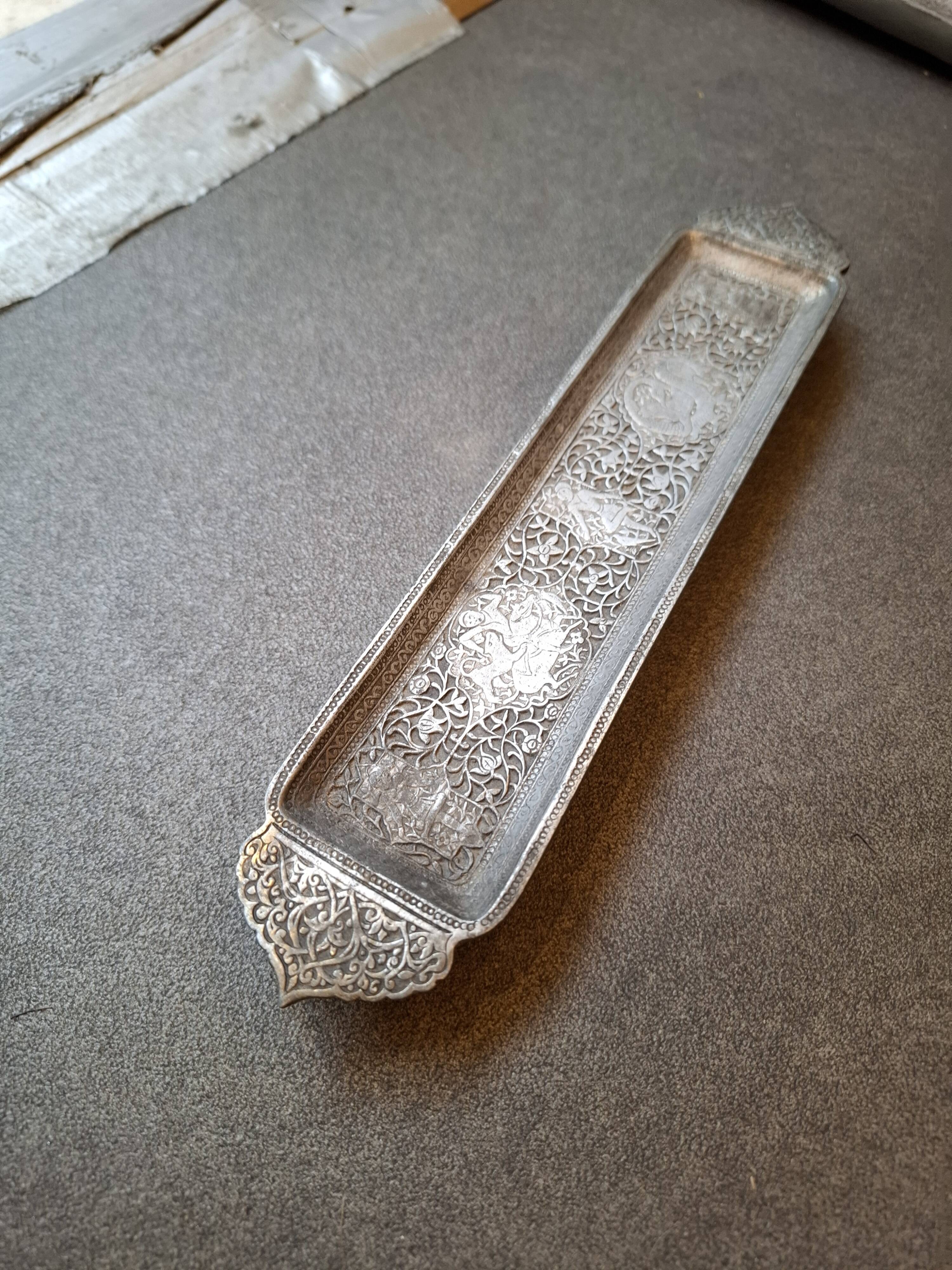 Vide poche ou repose stylo en argent Qadjar