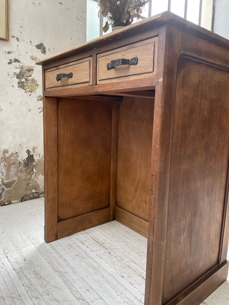 Oak trading post in early XXth century