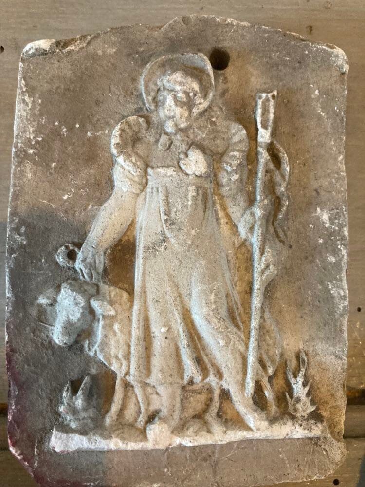 Lot bas-relief in plaster