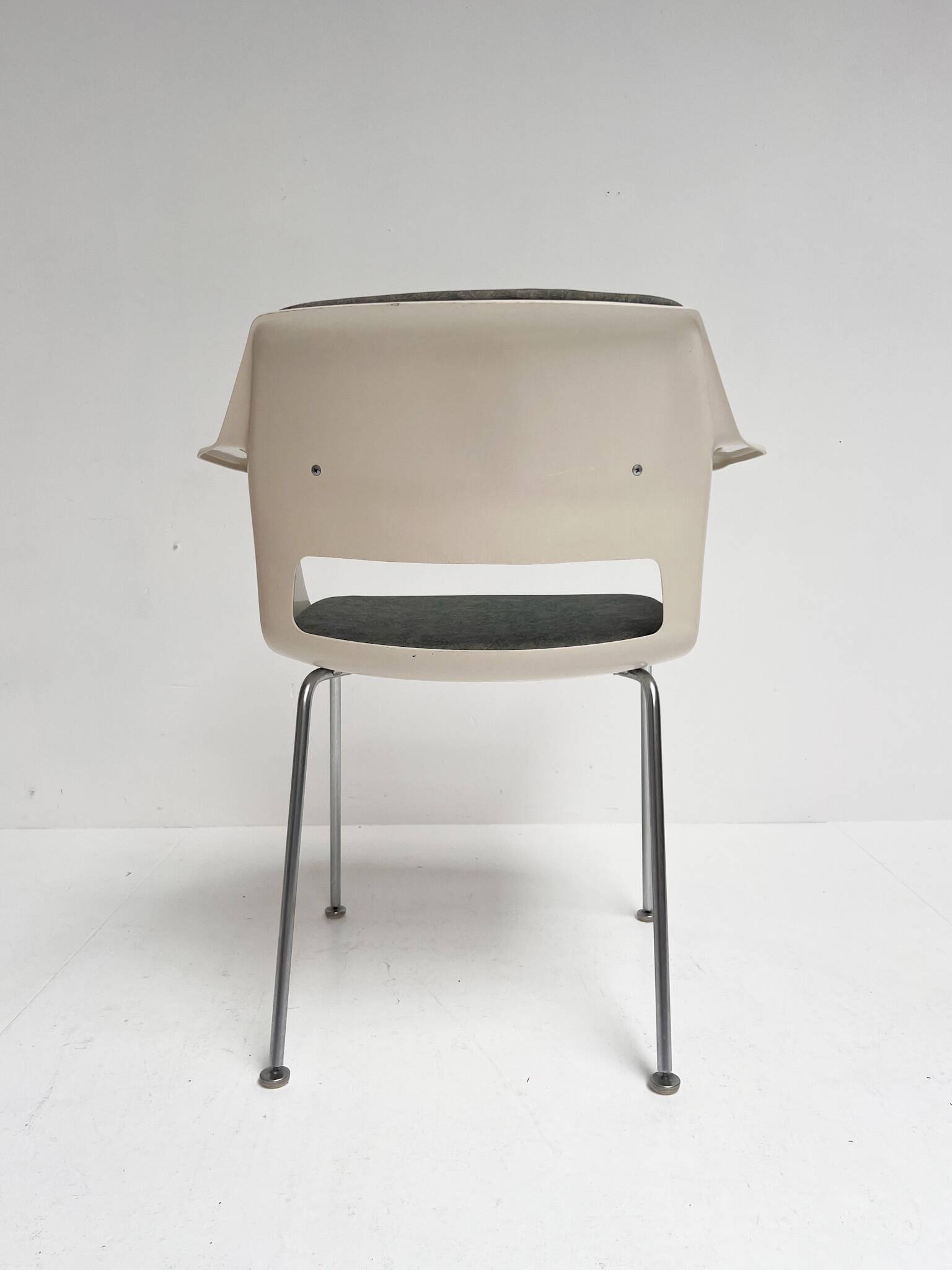 Gispen Model 2225 shell chair by Andre Cordemeijer, 1960s