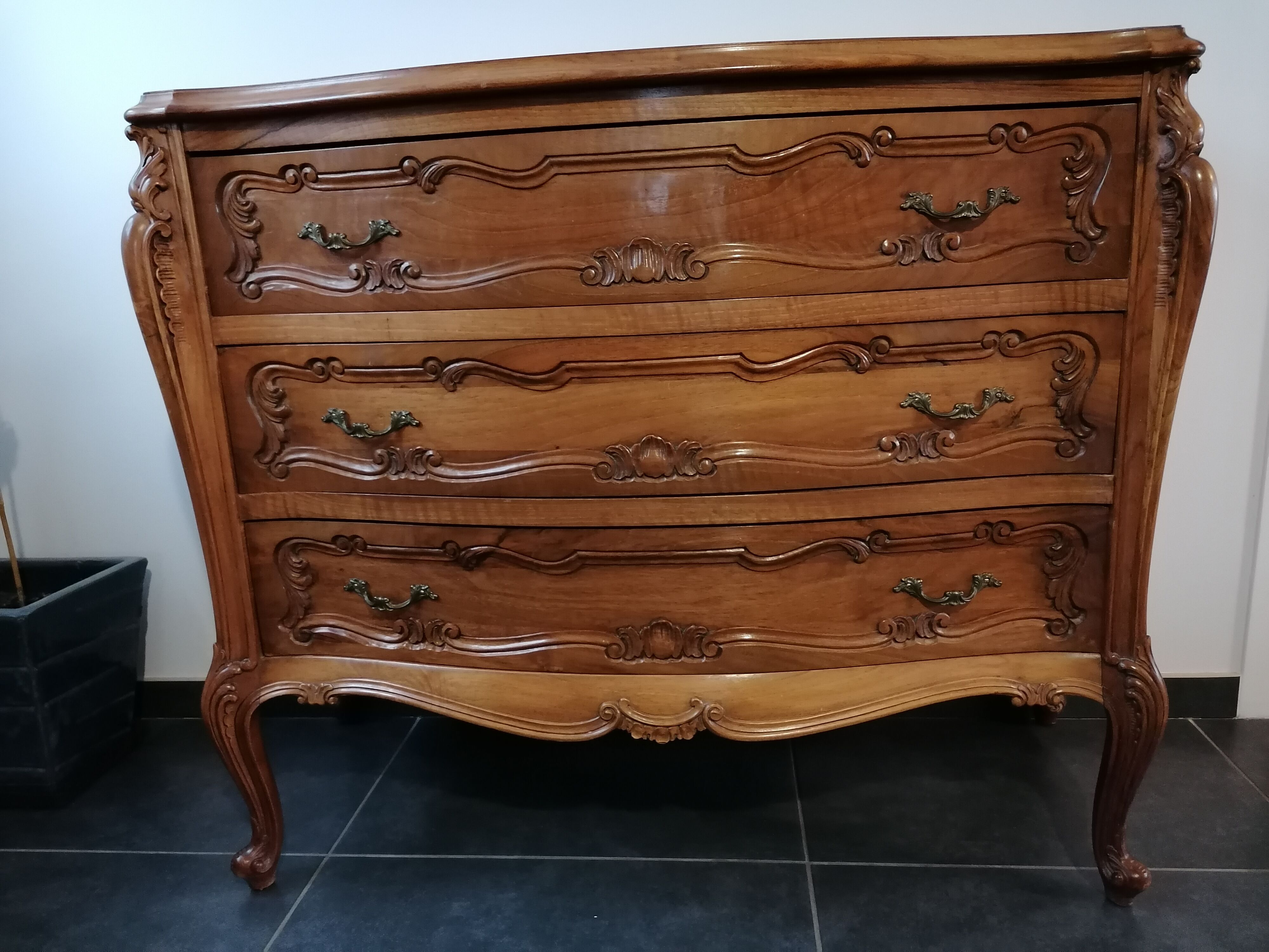 Baroque chest of drawers of italian origin