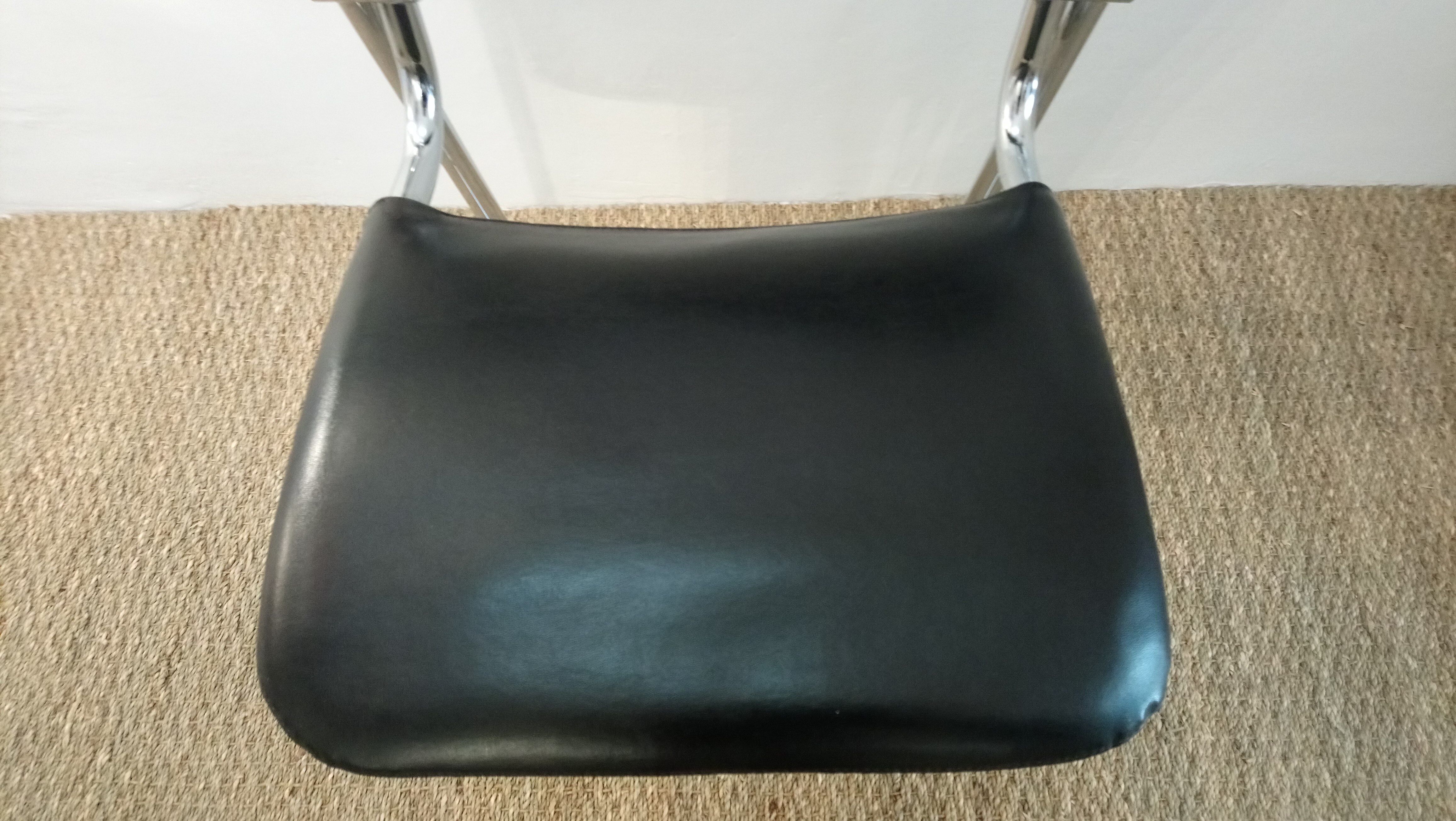 Set of 4 chairs black vintage chrome and leatherette