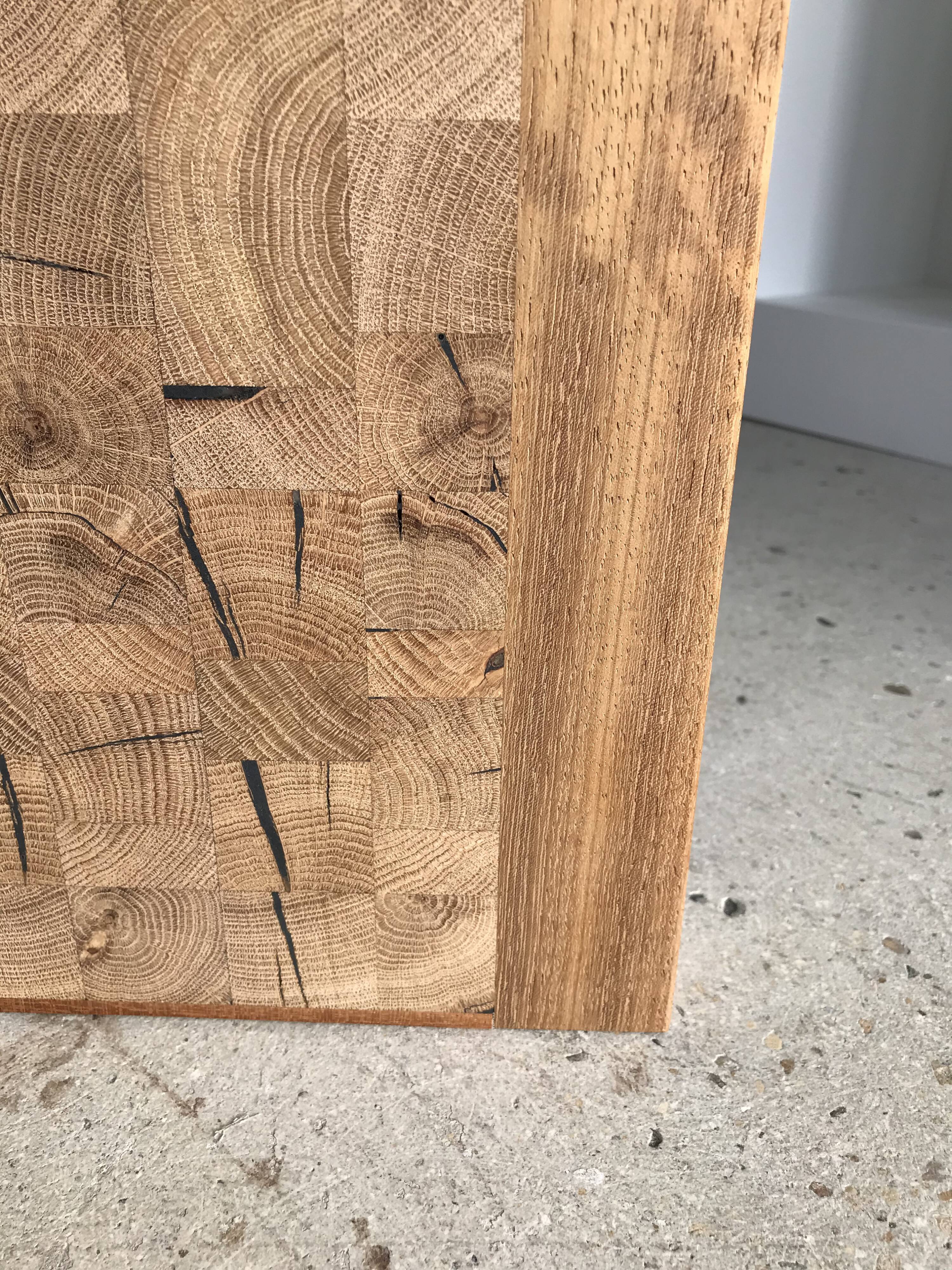 Decorative wooden top with checkerboard effect