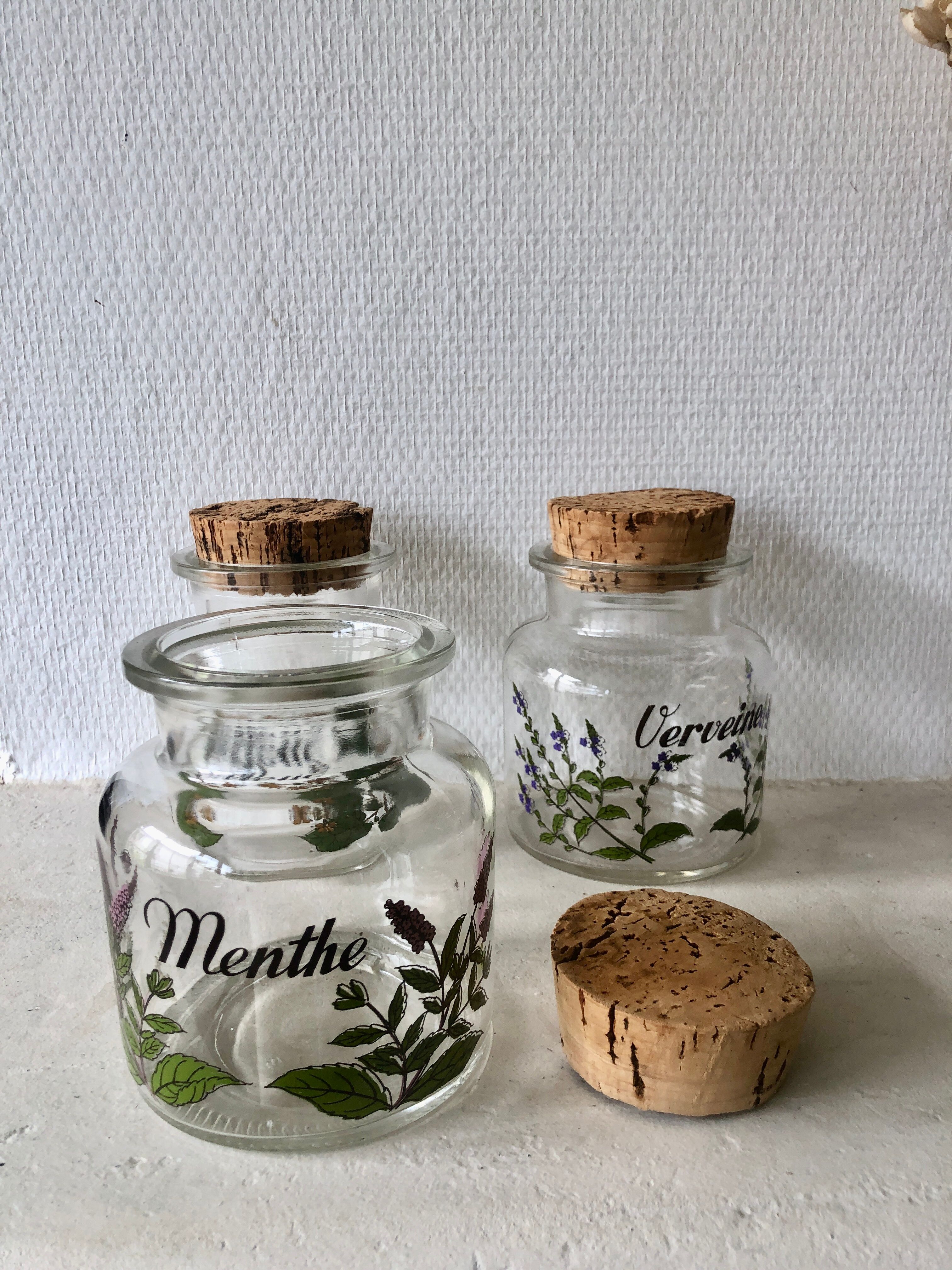 Lot 3 glass jars and corks