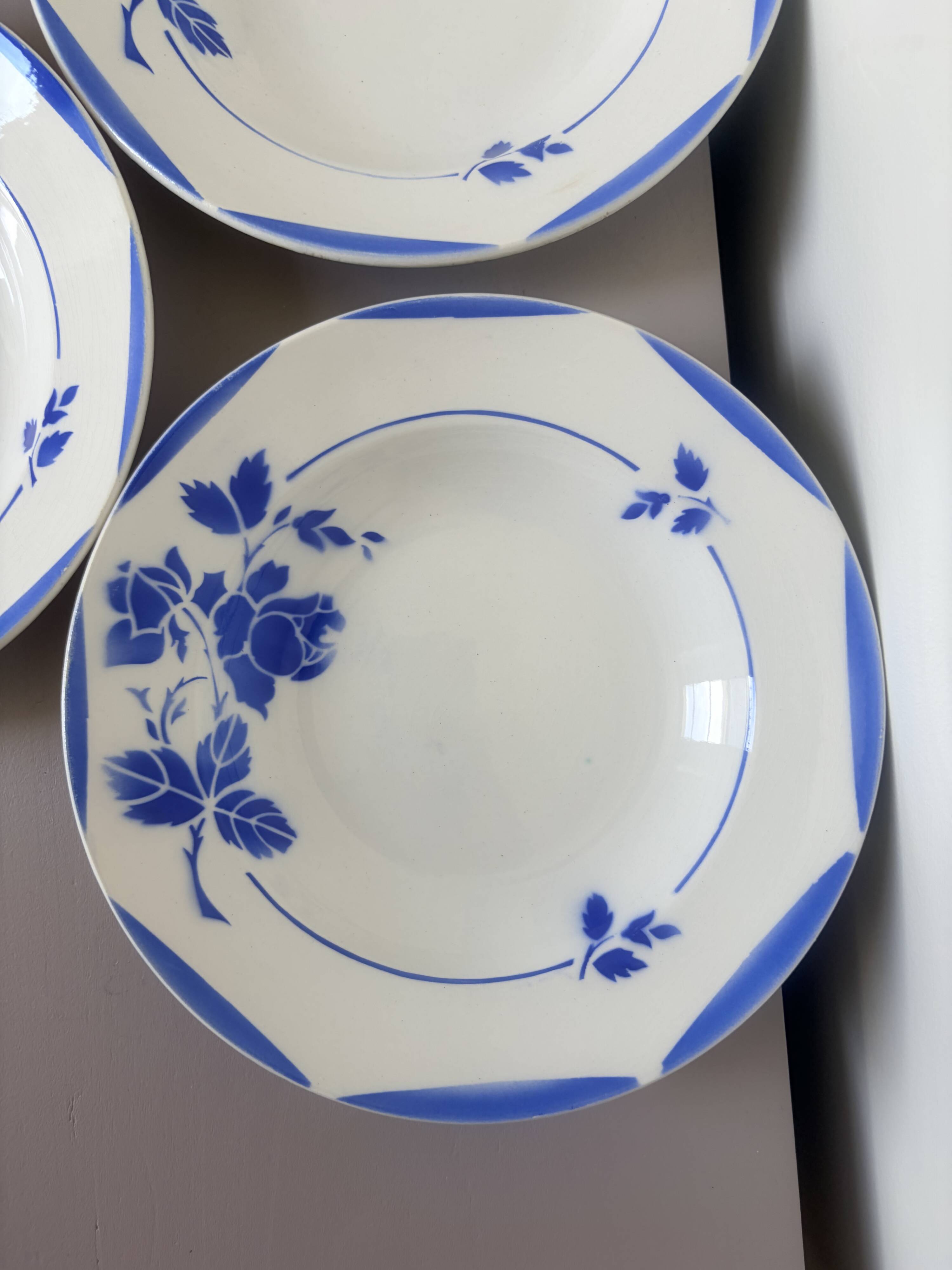 3 vintage deep plates 210846