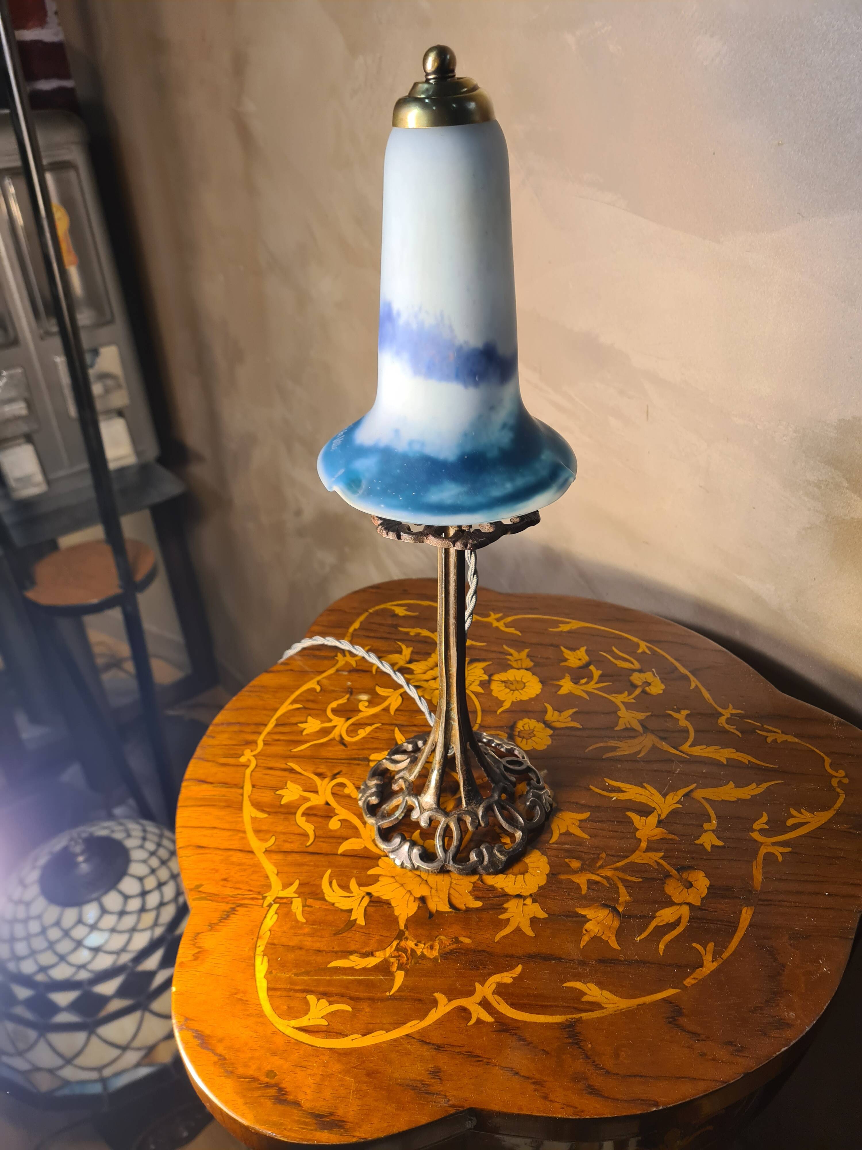 lampe bronze art nouveau tulipe pate de verre signé lumieres de la ville 40