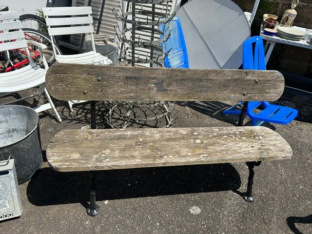 Antique garden bench in cast iron and wood from the 1940s