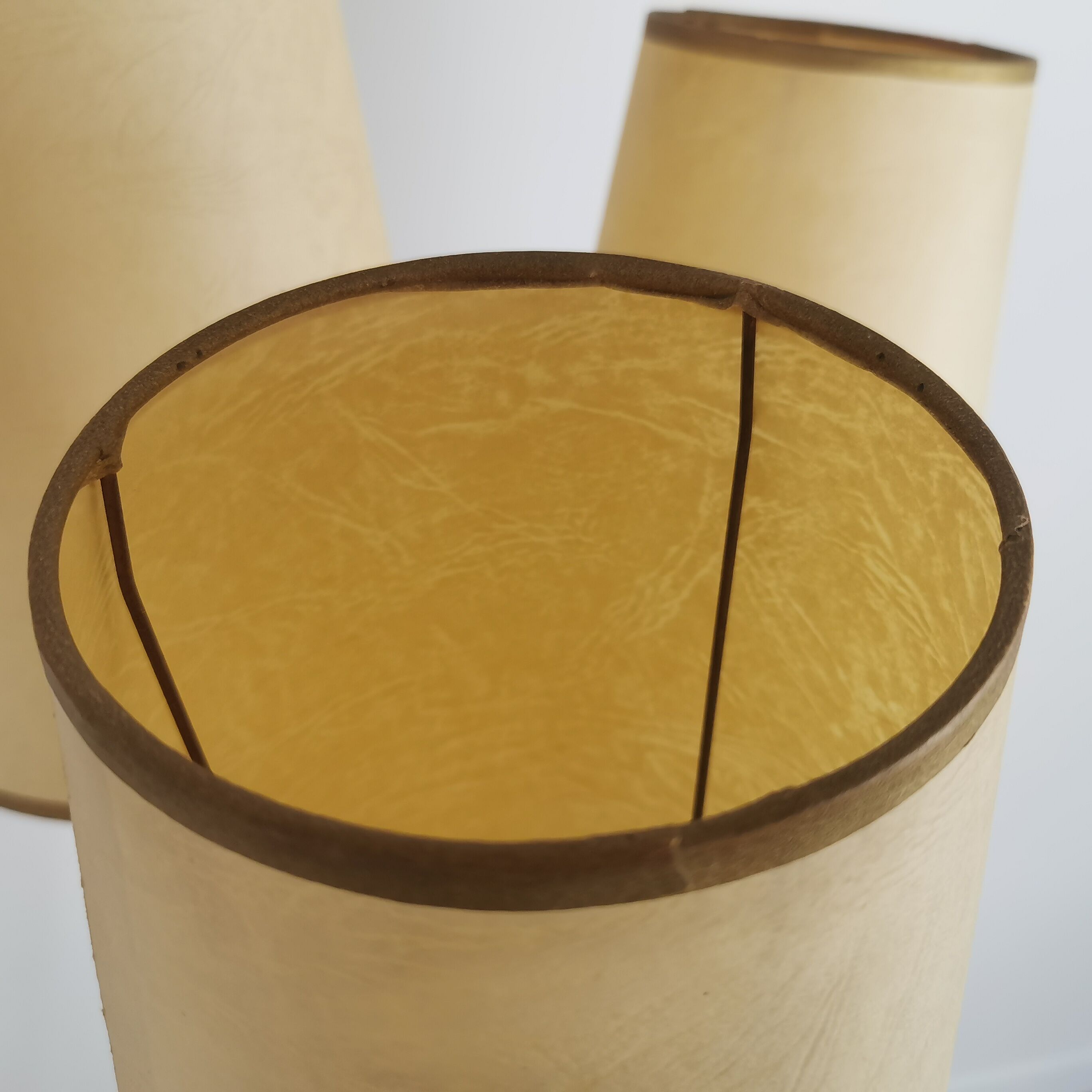 Lampadaire tripode avec tablette 60