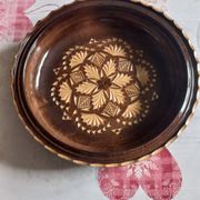 Assiette sculptée en bois