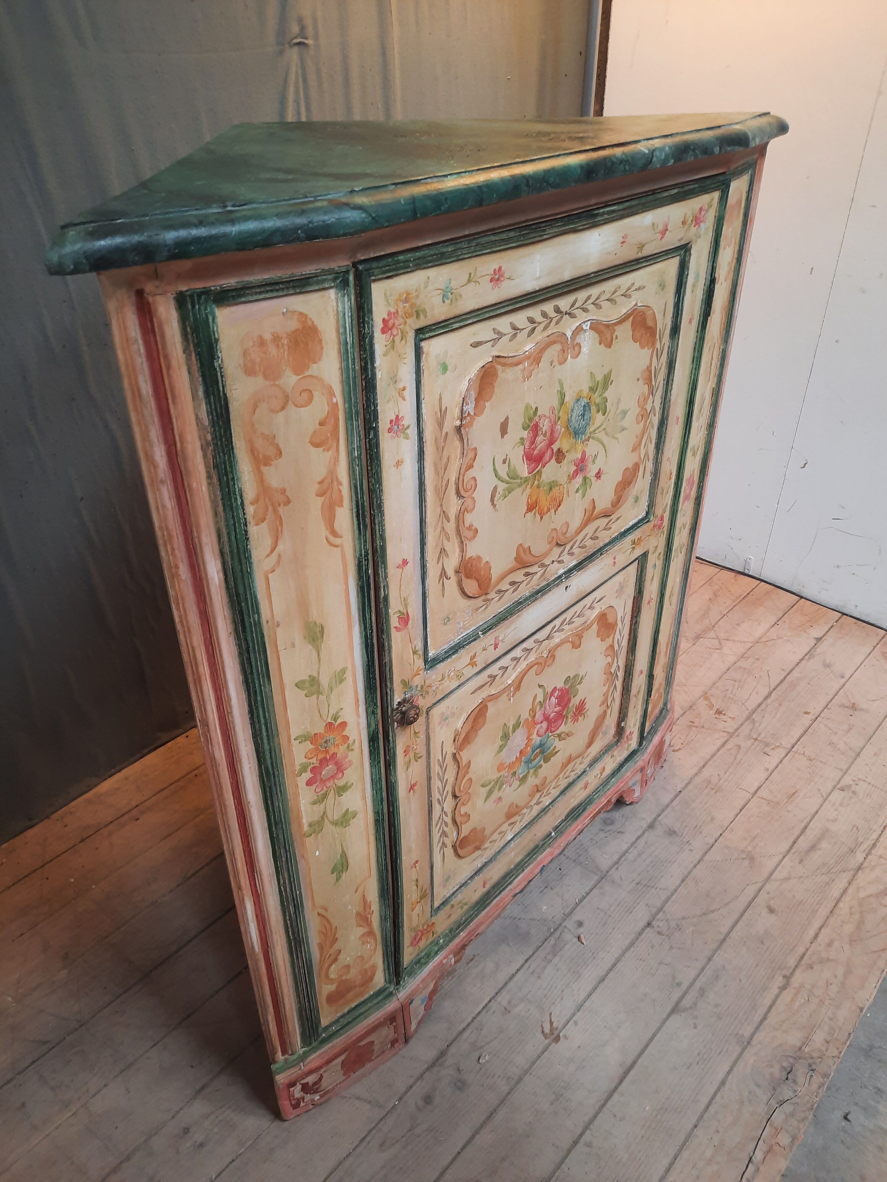 Painted wooden notch