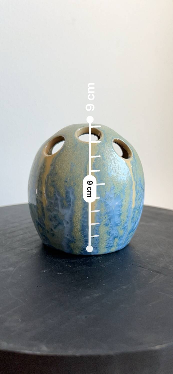 Vintage flower pick – Gradient blue – 1956 – Shell shape