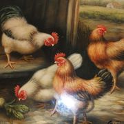 Panneau médaillon peint et vernis décor poules, coqs signé G.Roy