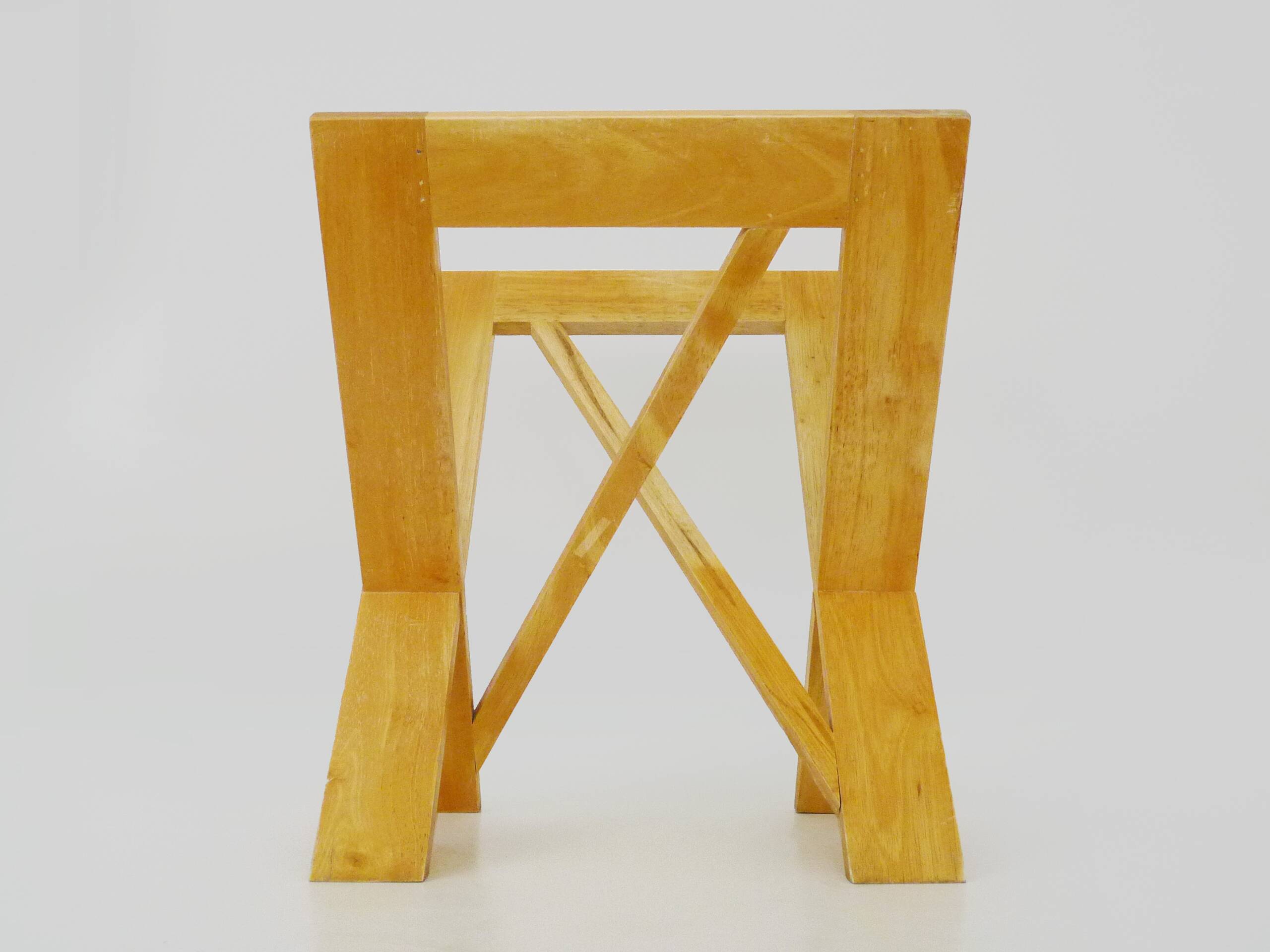 Vintage Scandinavian magazine rack in solid wood. 70s