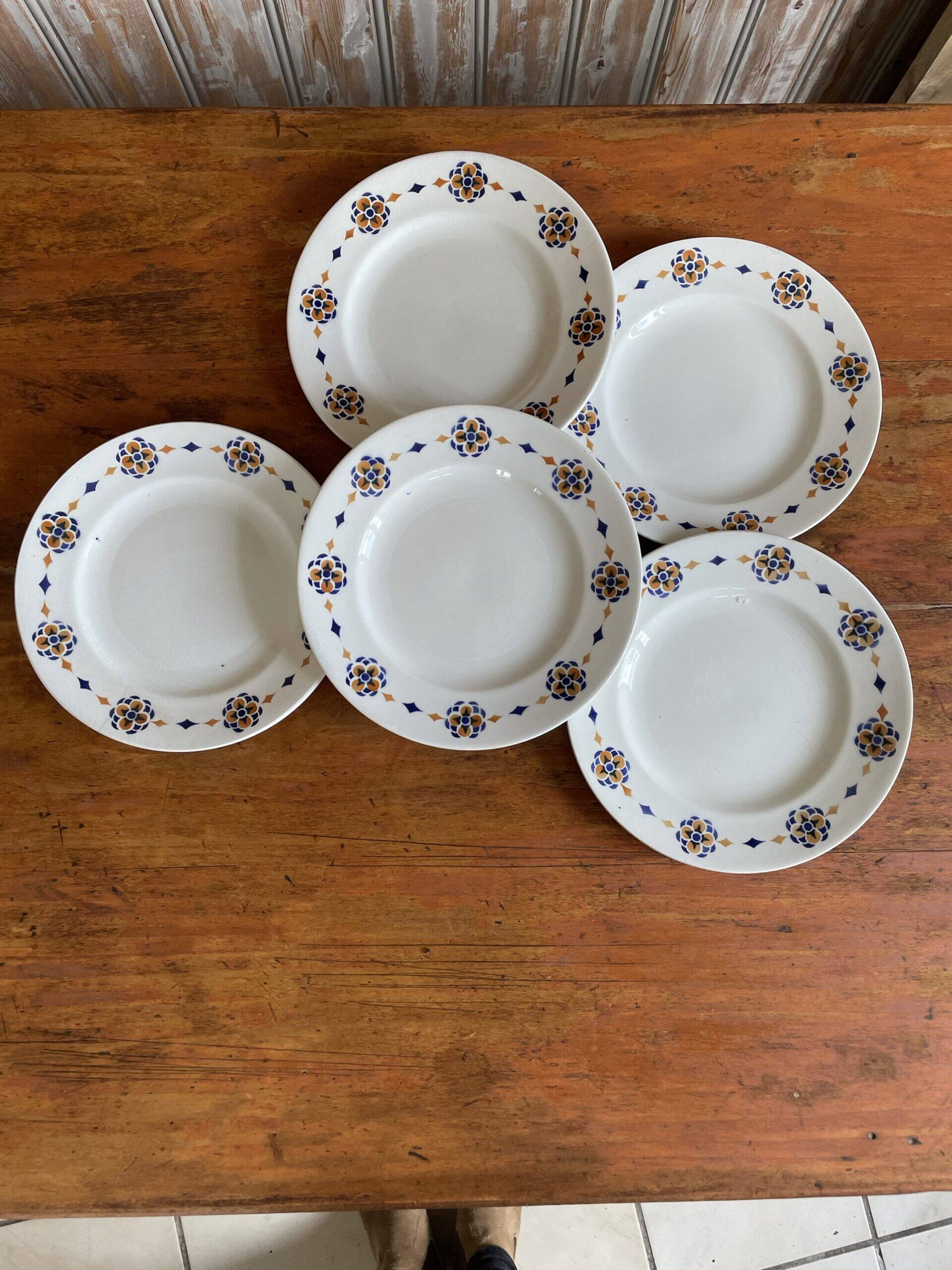 5 assiettes Hamage et Moulin des Loups