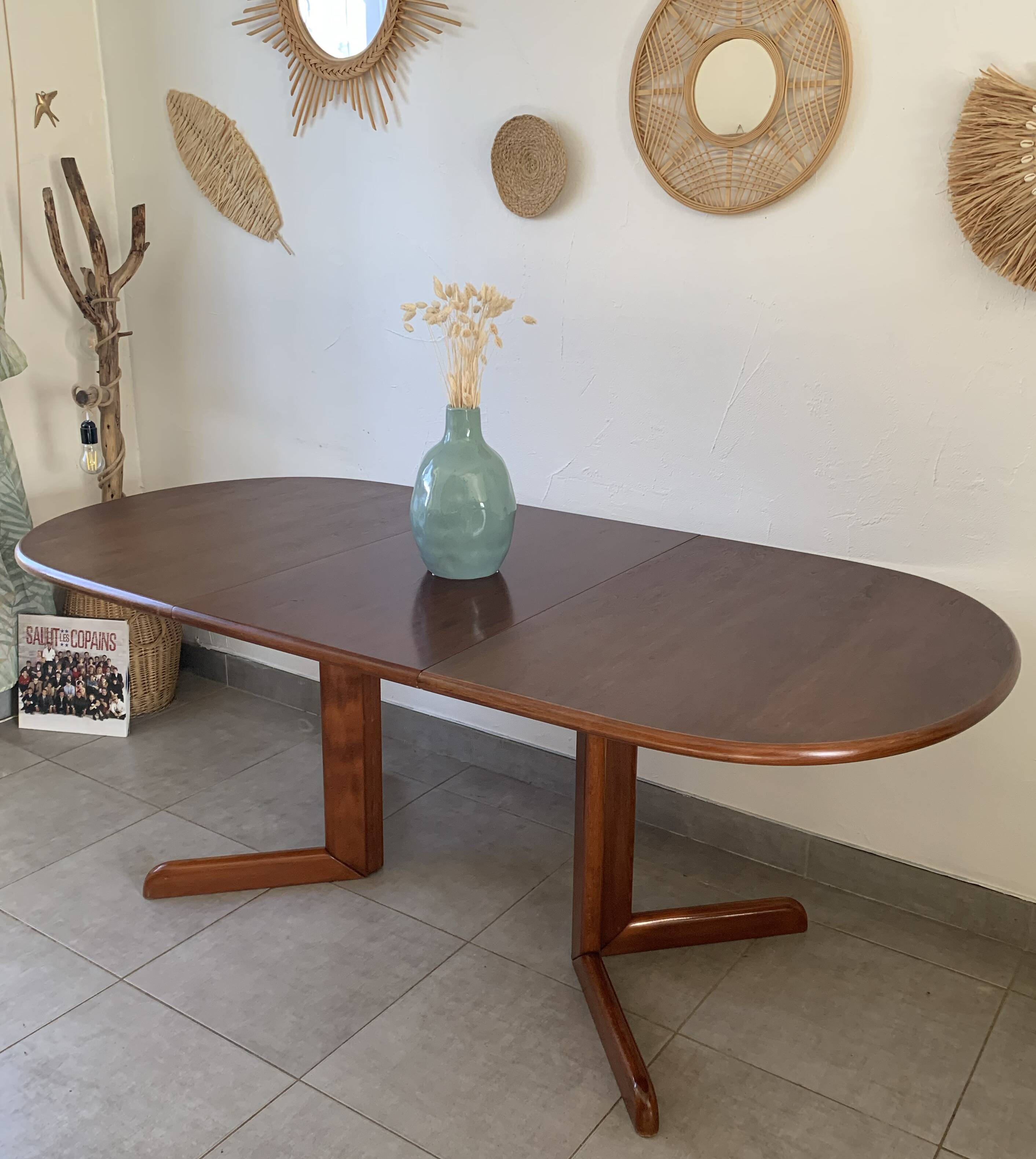 Table danoise ovale extensible en teck, années 60