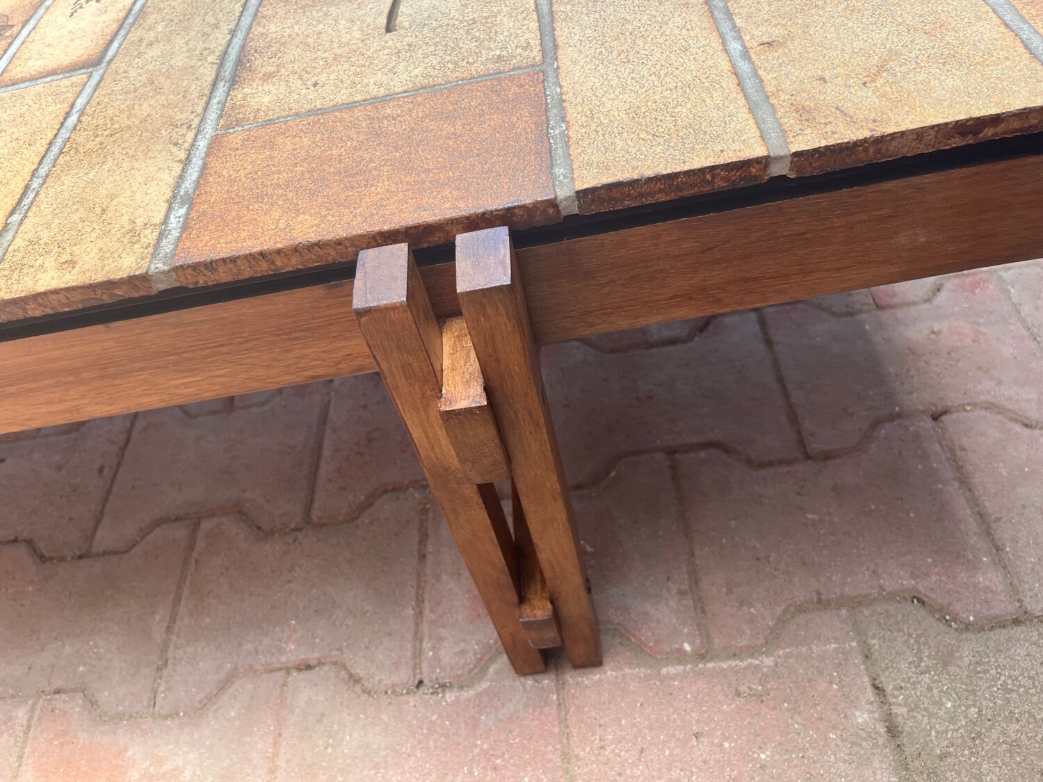 Roger ceramic capron coffee table in perfect condition