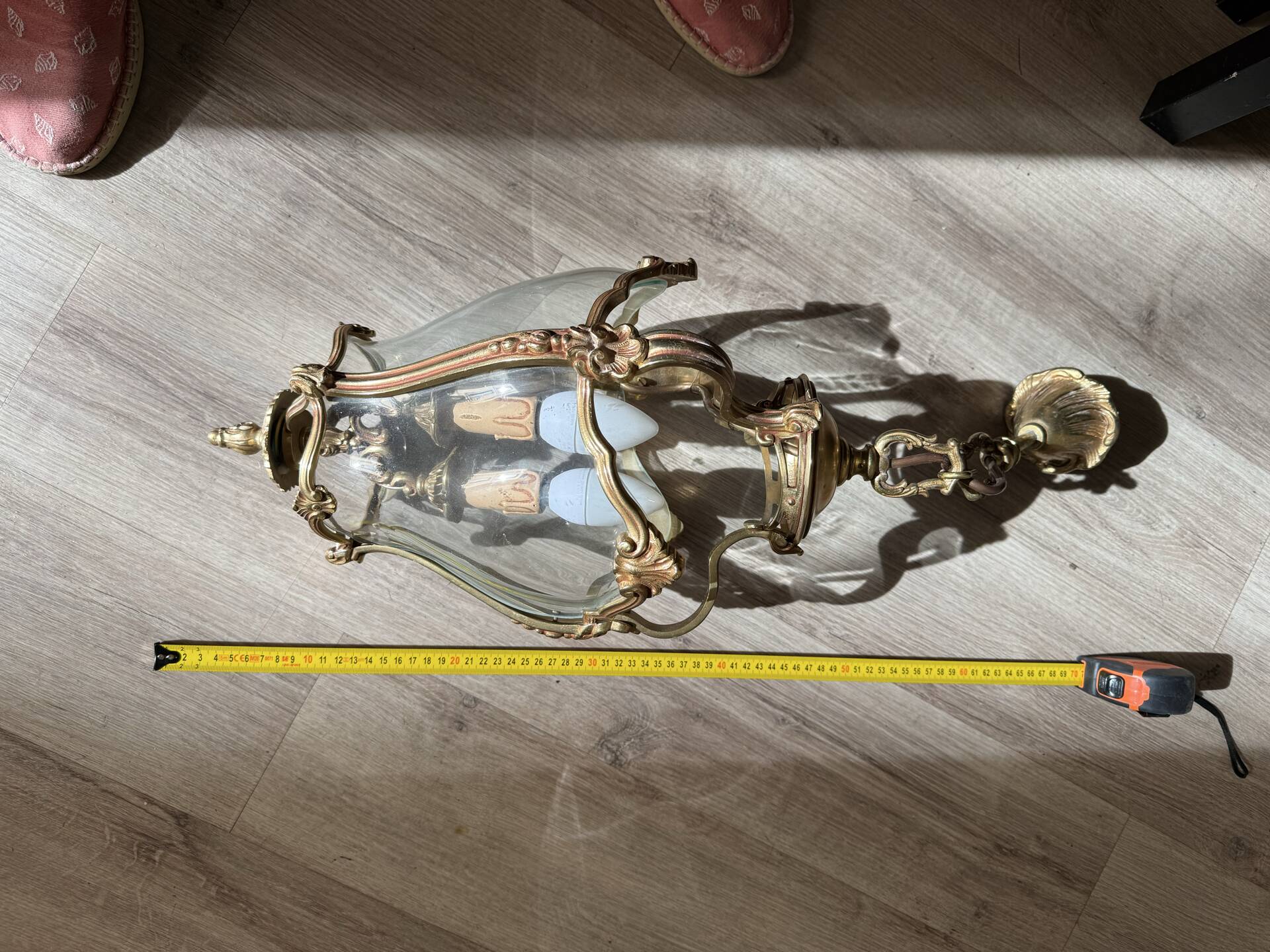 Set of bronze and curved glass light fixtures – Louis XV style – read