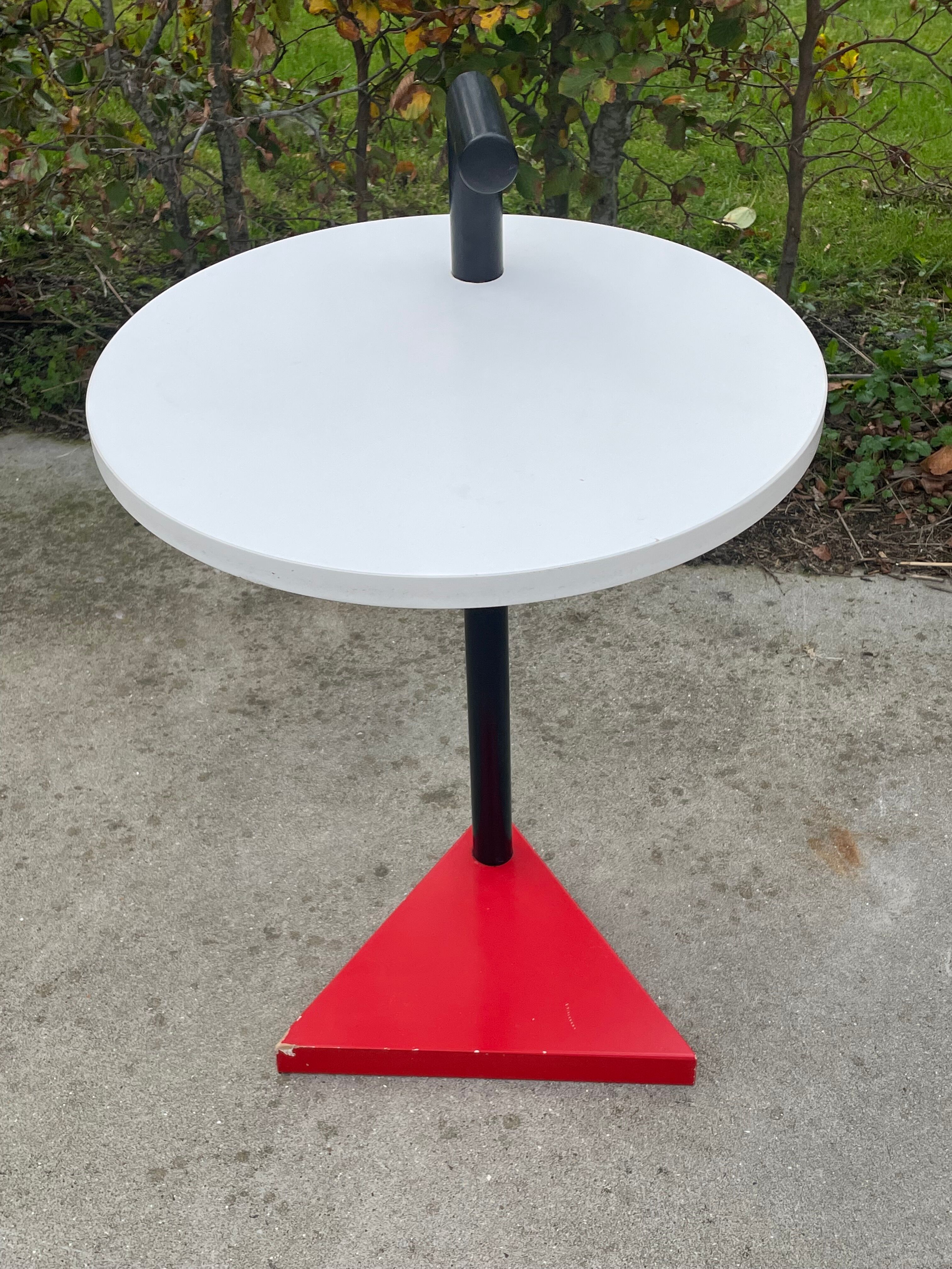 Vintage Memphis design side table table 80s design