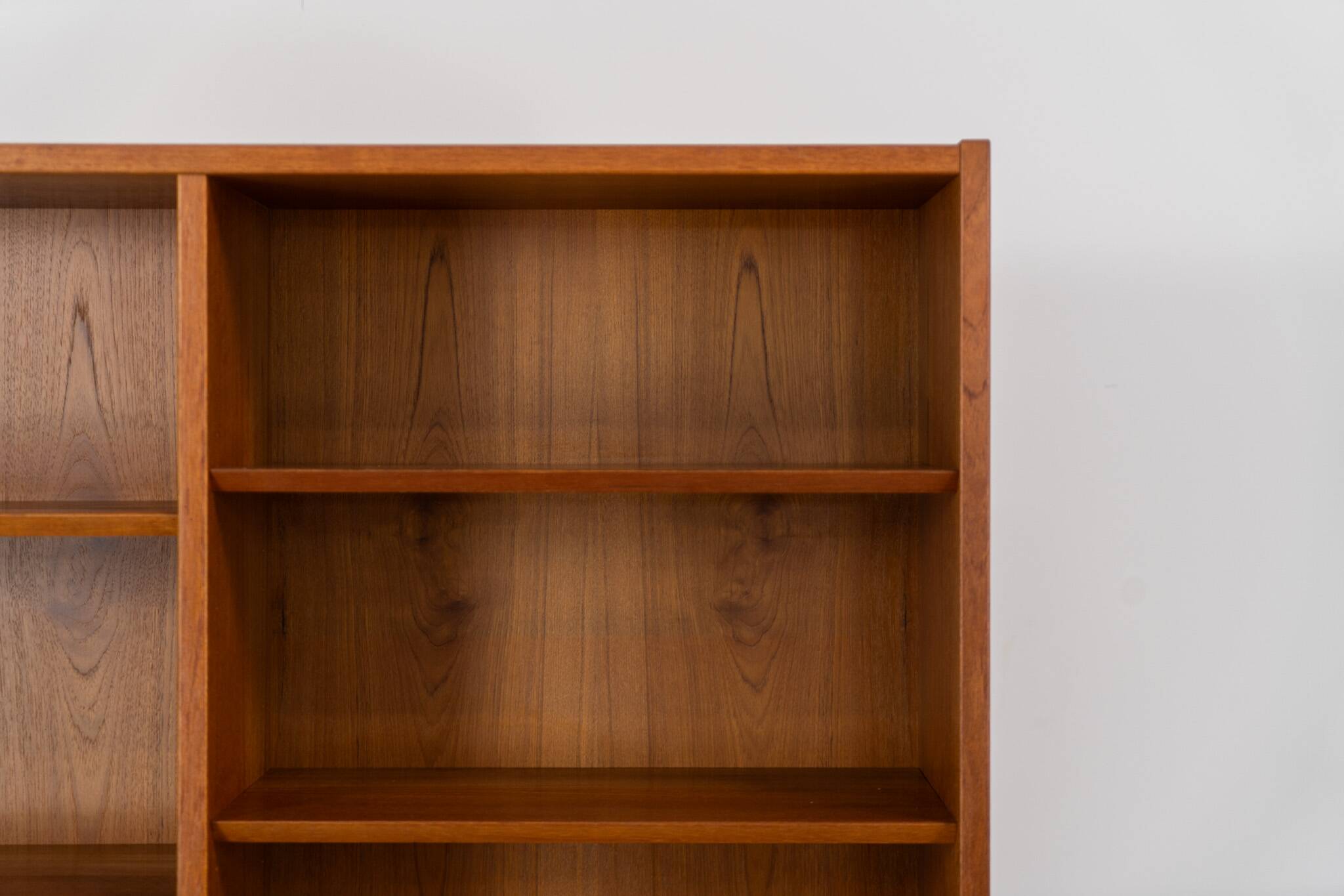 Bibliothèque du milieu du siècle par Poul Hundevad