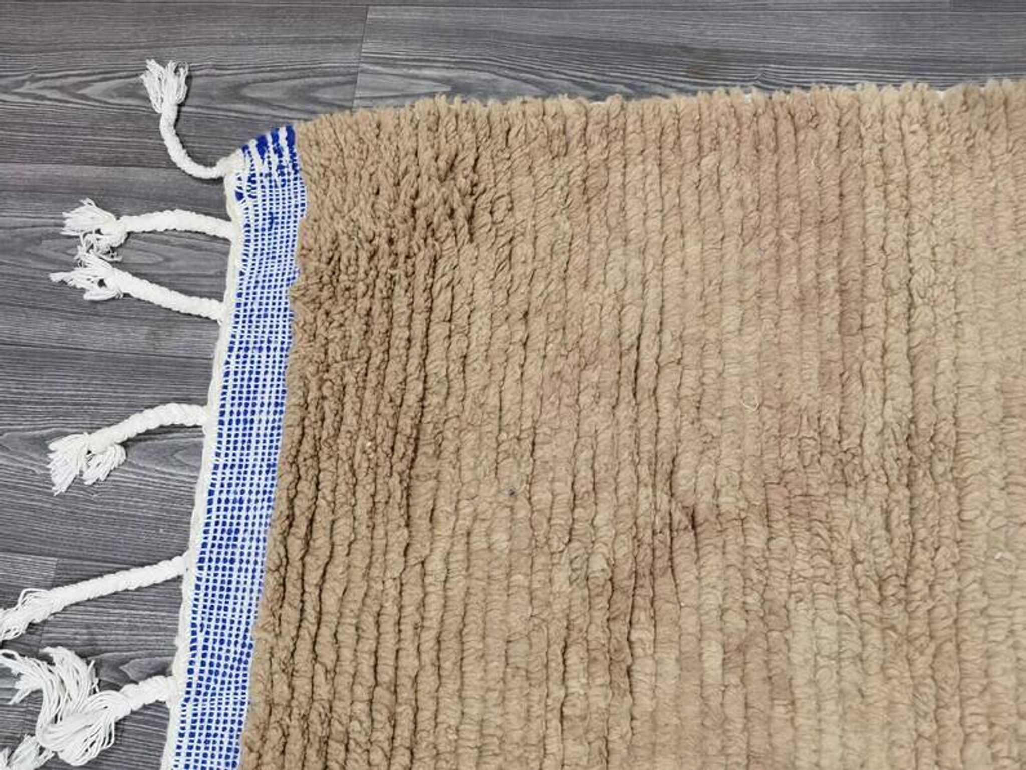 Traditional handmade wool rug 300x200cm