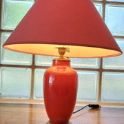 Vintage ceramic table lamp with a lacquered finish, golden potiche base and brass.