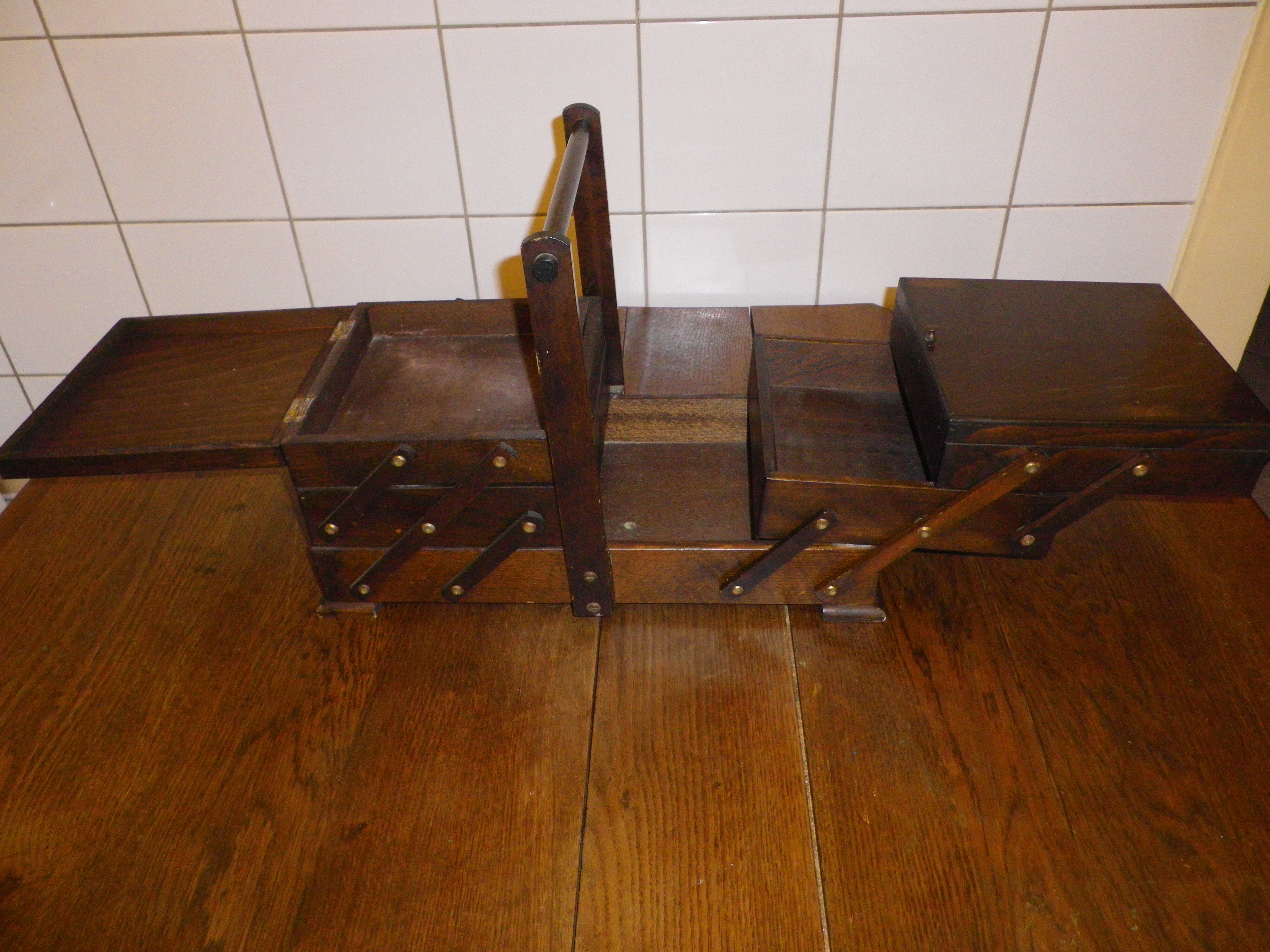 Wooden sewing box to lay from the 1960s/70s