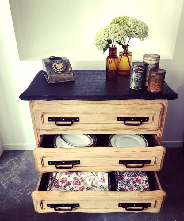 Commode en bois massif