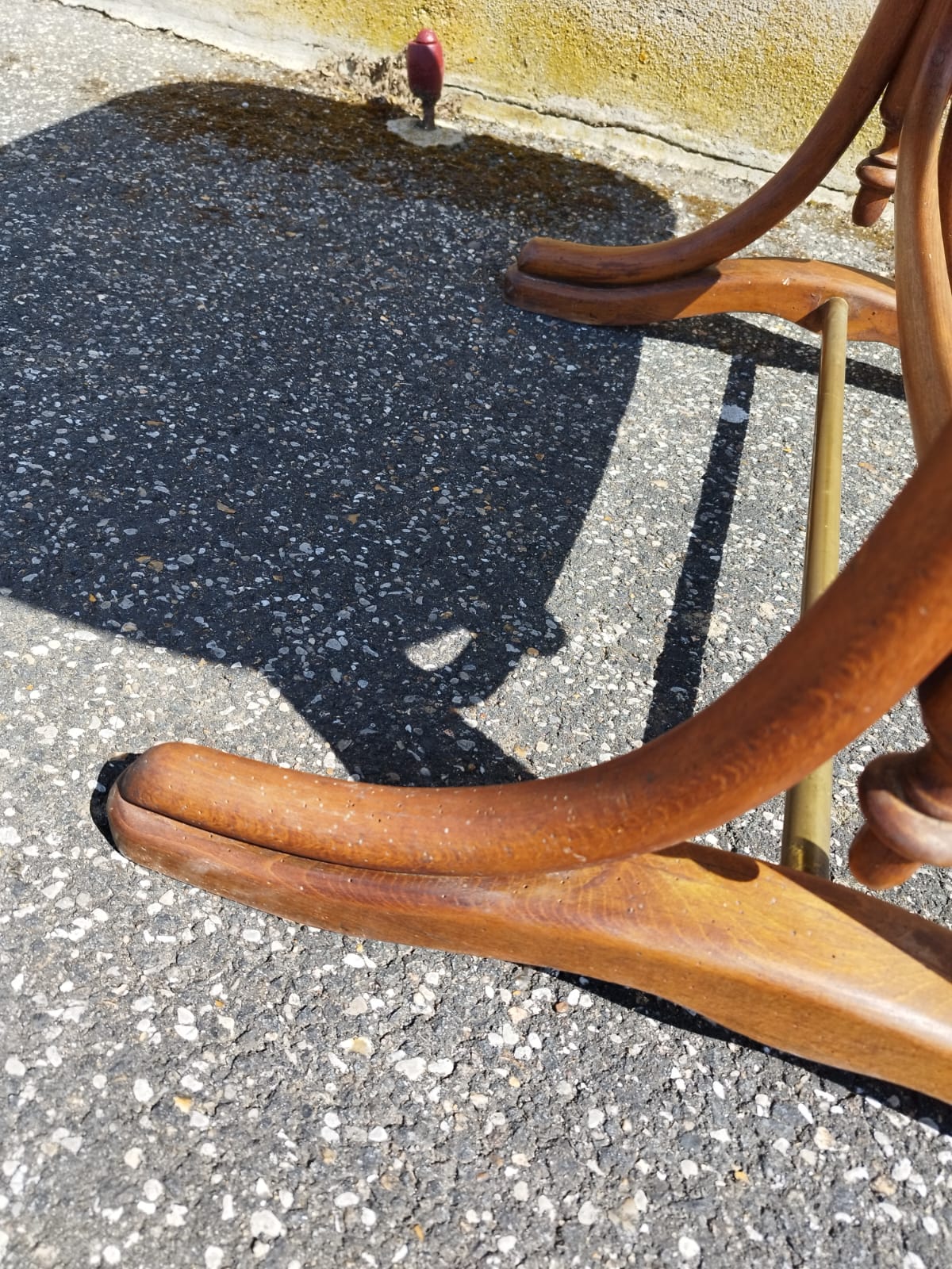Table bistrot pieds en bois courbé