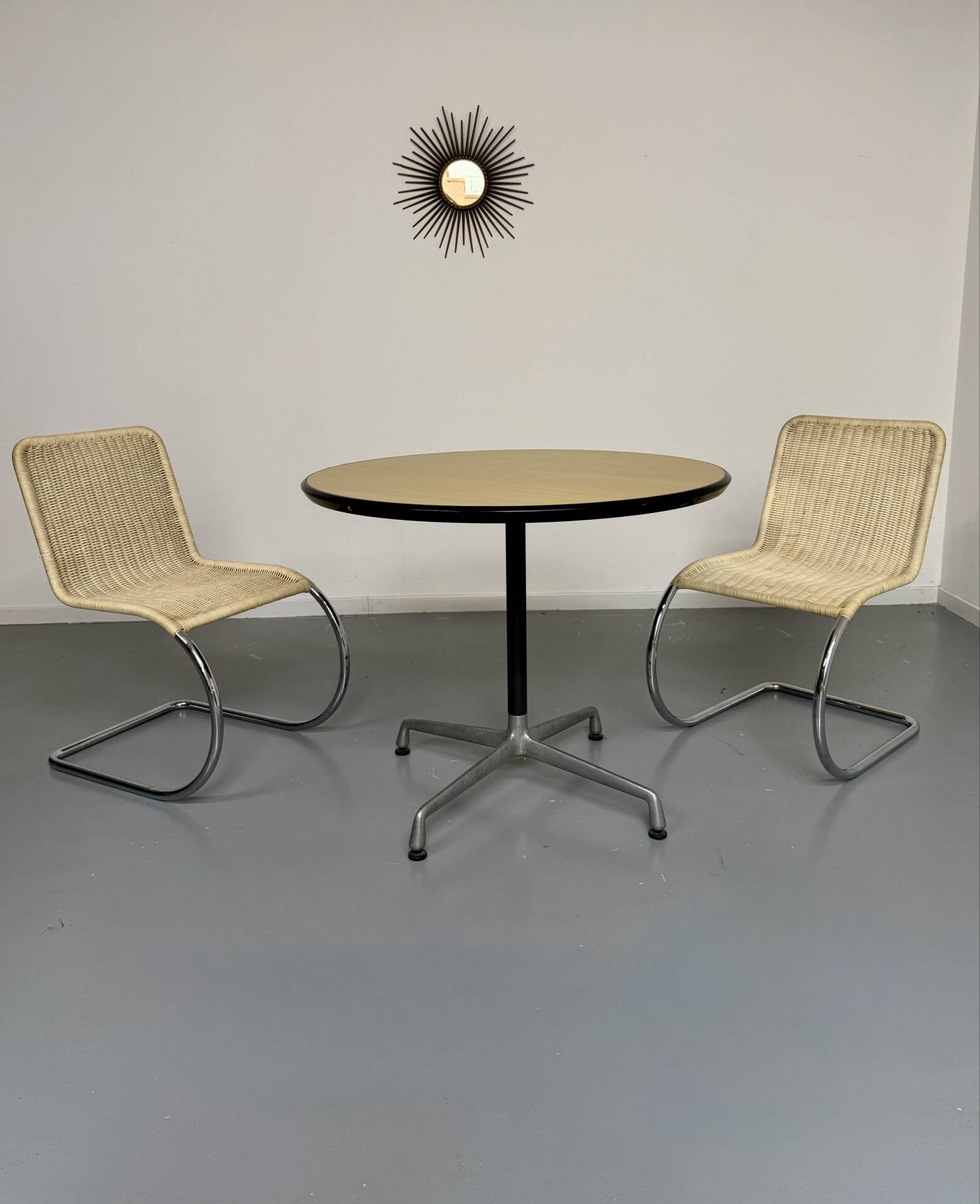 Eames Contract round table for Herman Miller, 1960s.