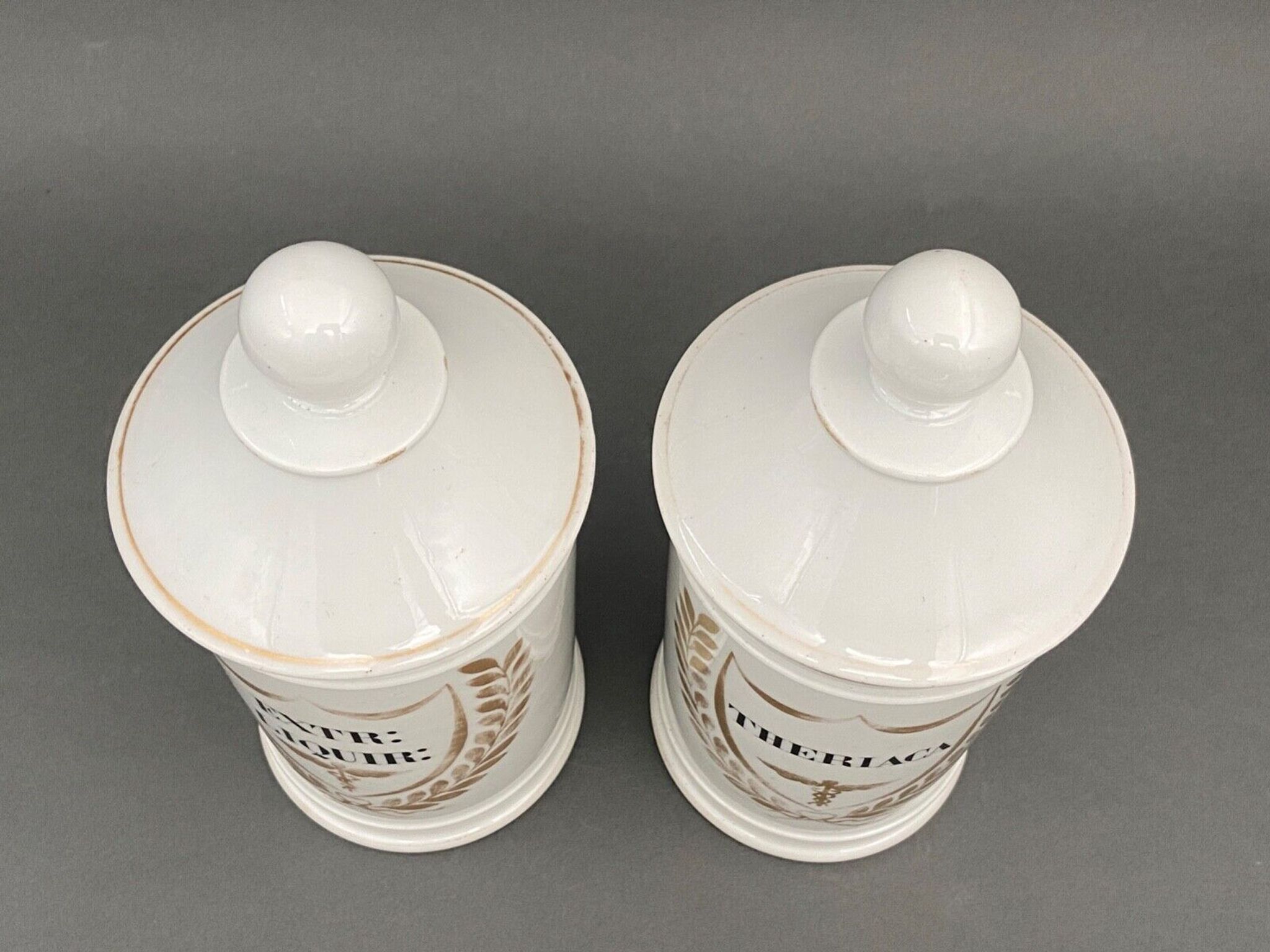 2 porcelain medicine jars nineteenth apothecary theriaca extr liquir