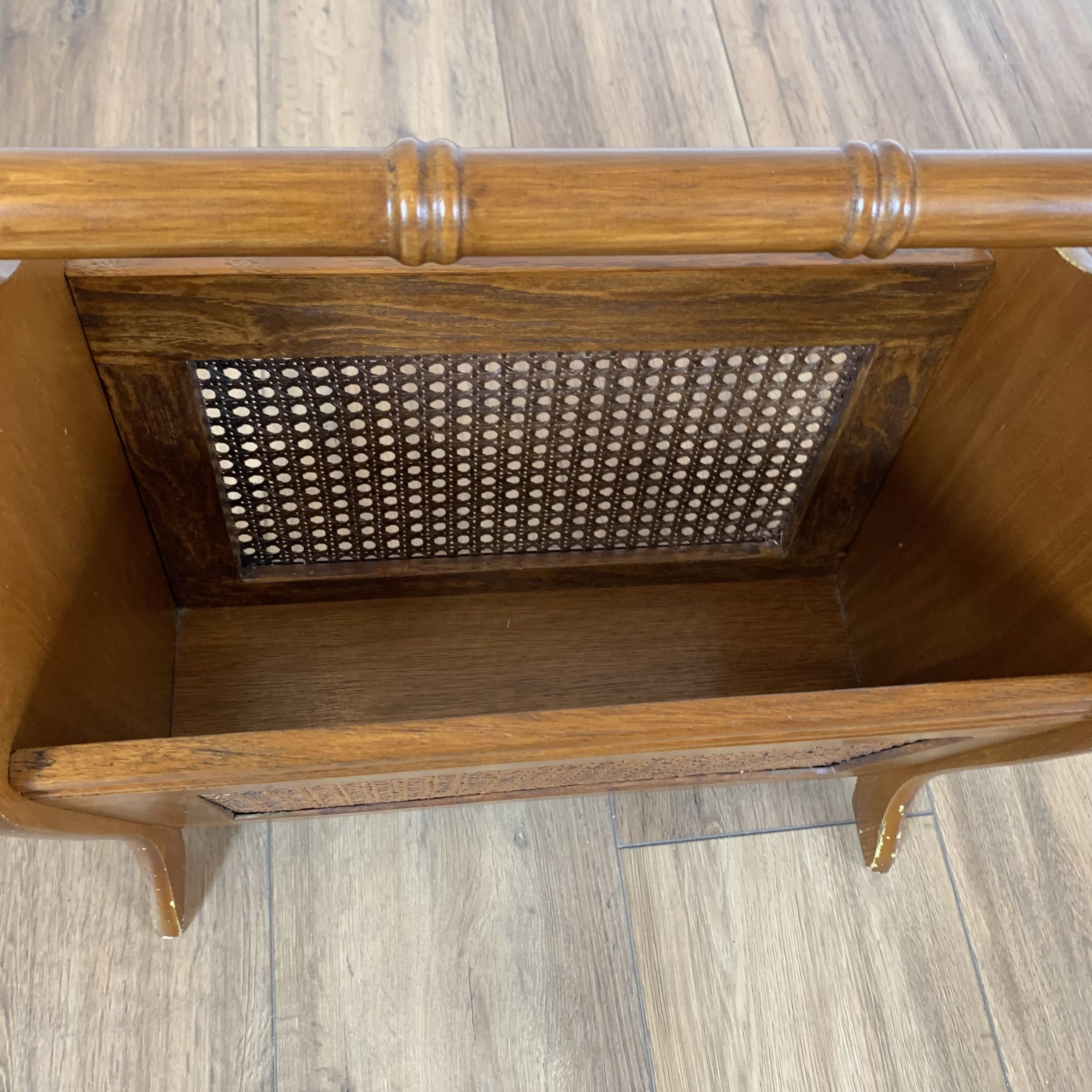 Magazine holder