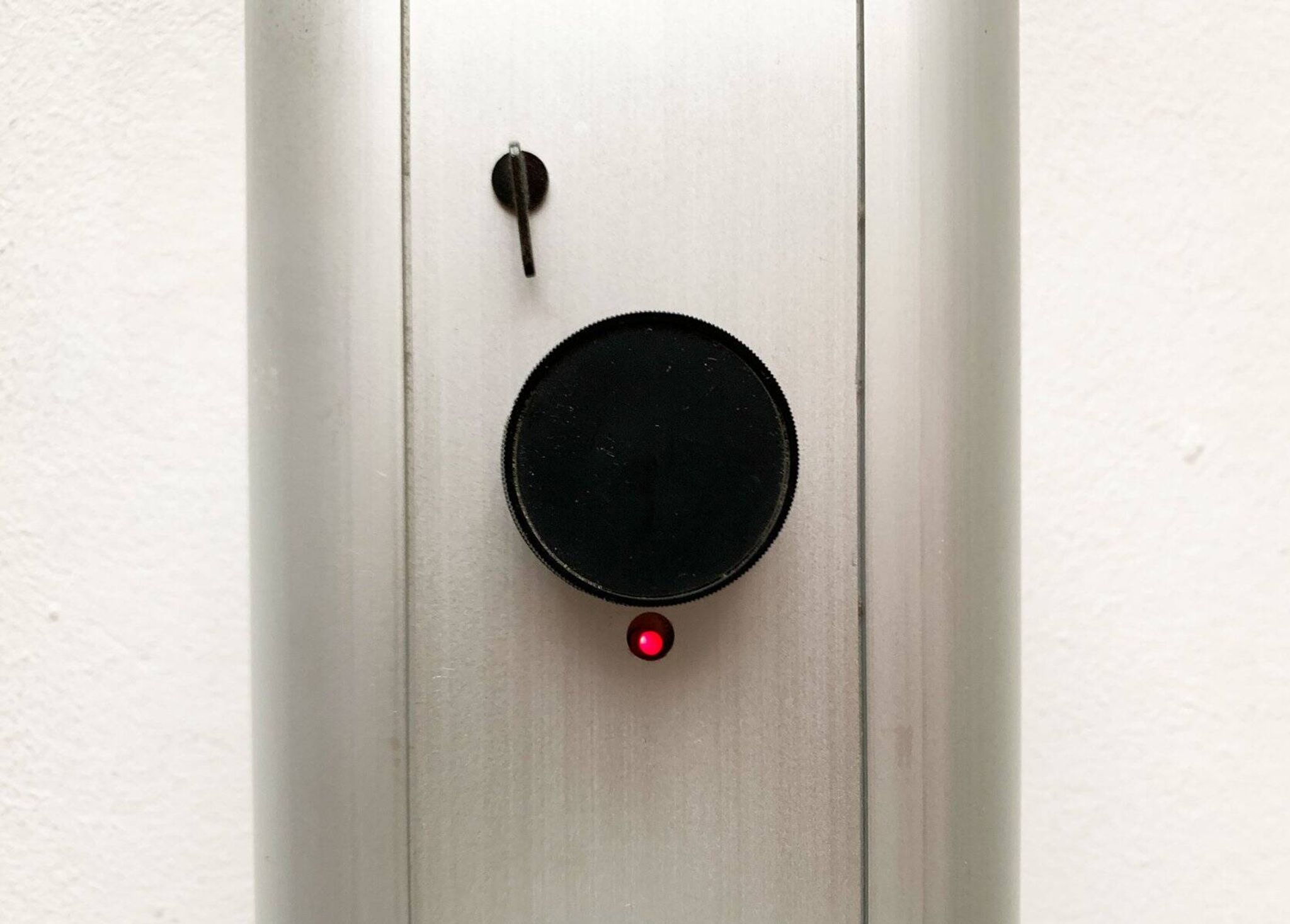 Postmodern Italian wall lamp Aton Barra by Ernesto Gismondi for Artemide, 1980s.