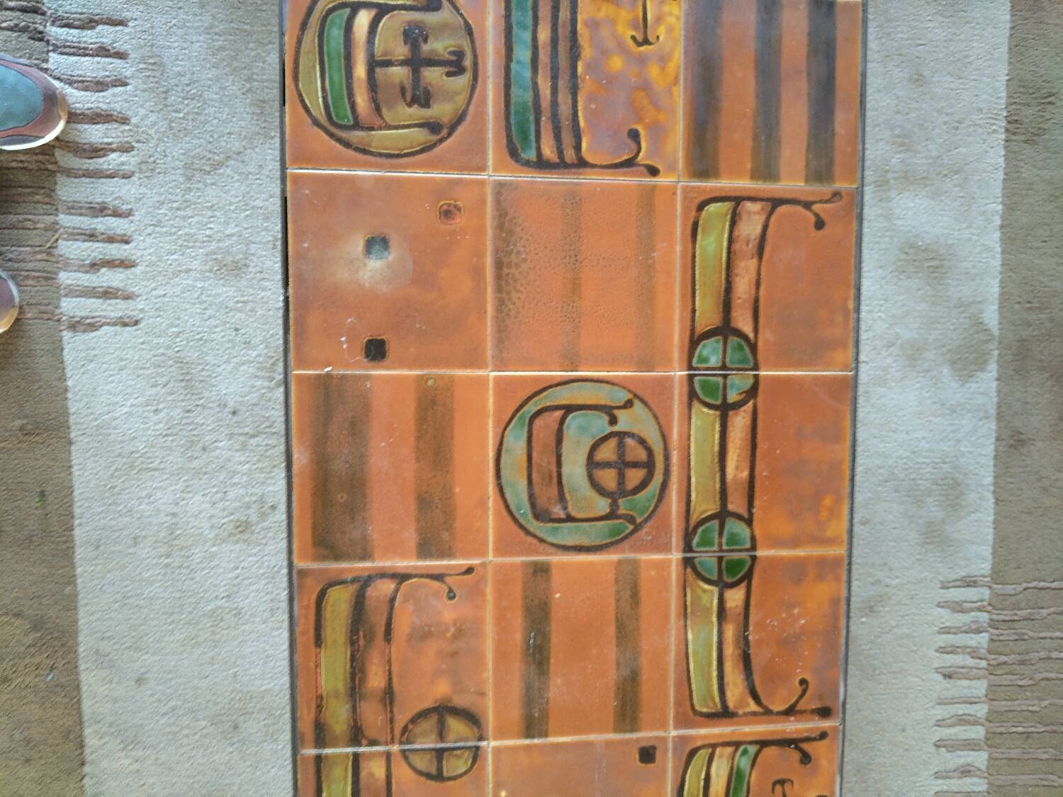 Table basse vintage en céramique – motif drakkar – design années 70