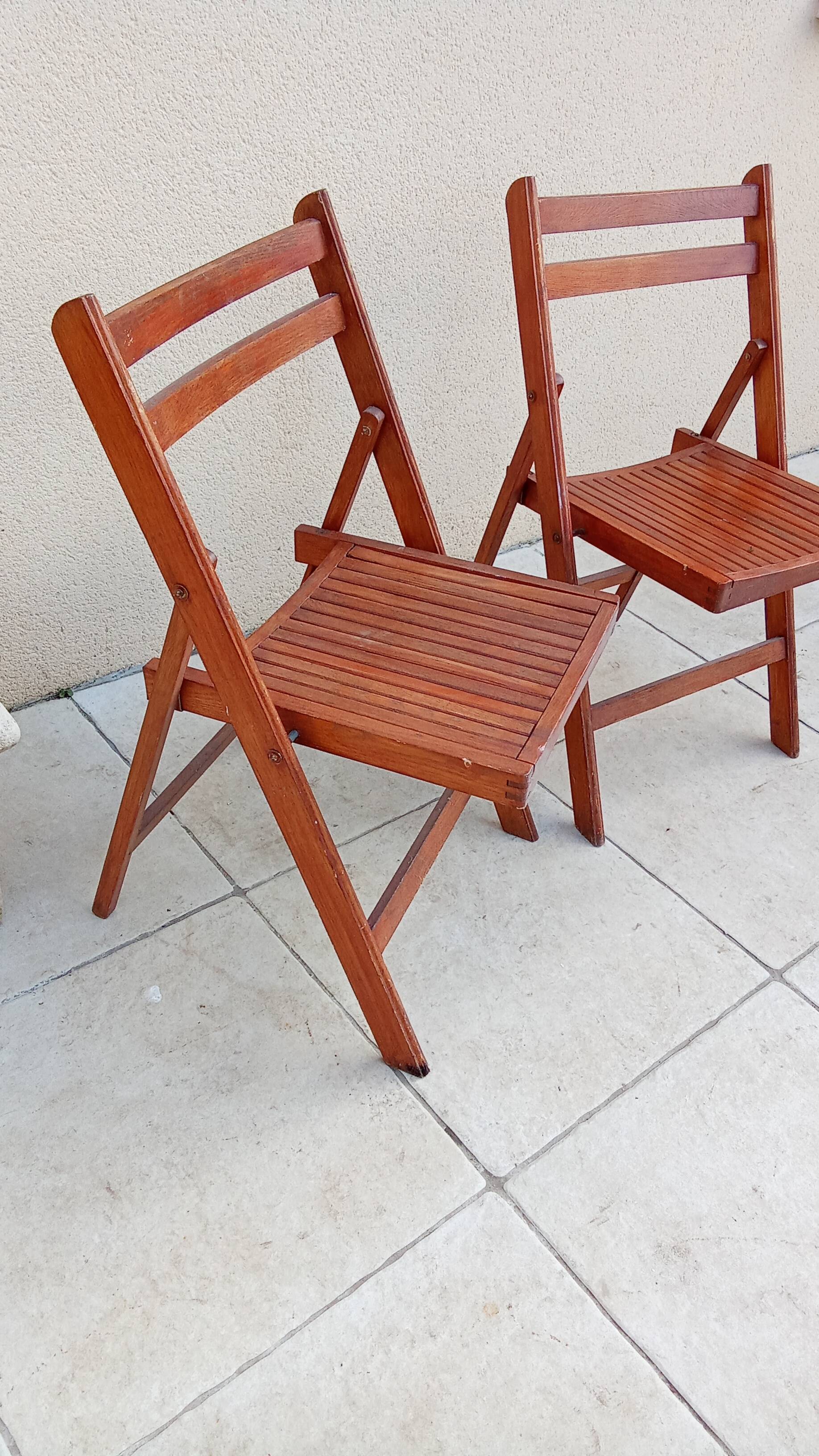 2 vintage folding chairs from the 1950s