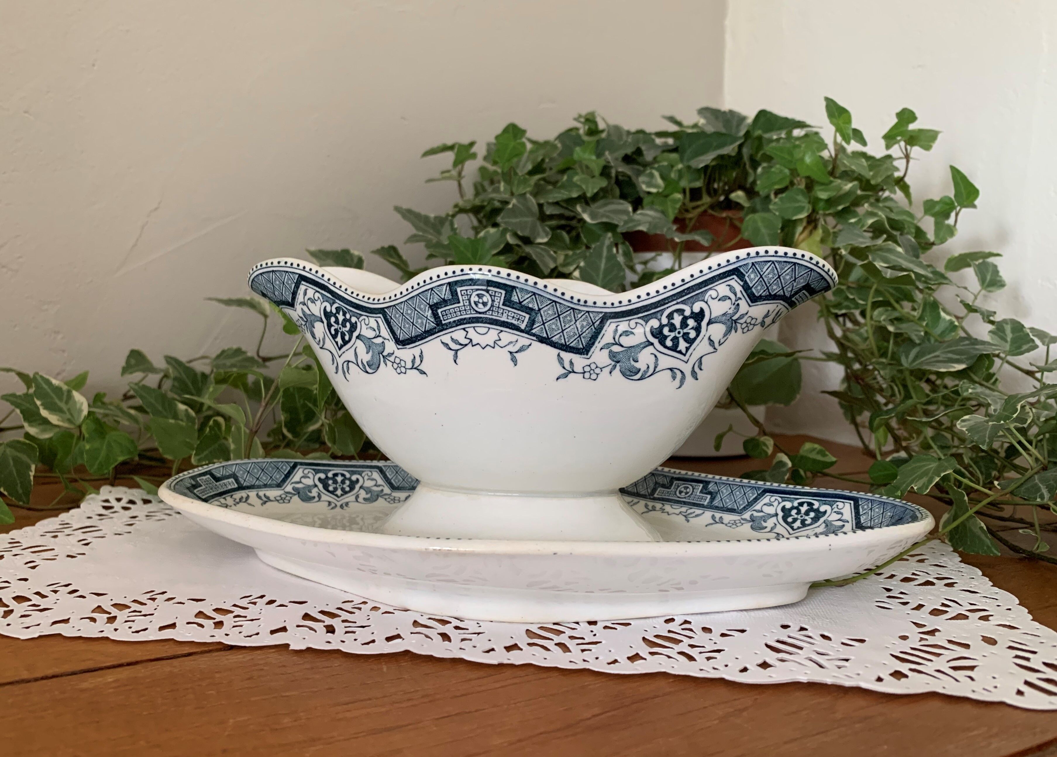 Old earthenware sauce boat Saint-Amand & Hamage - Morocco model