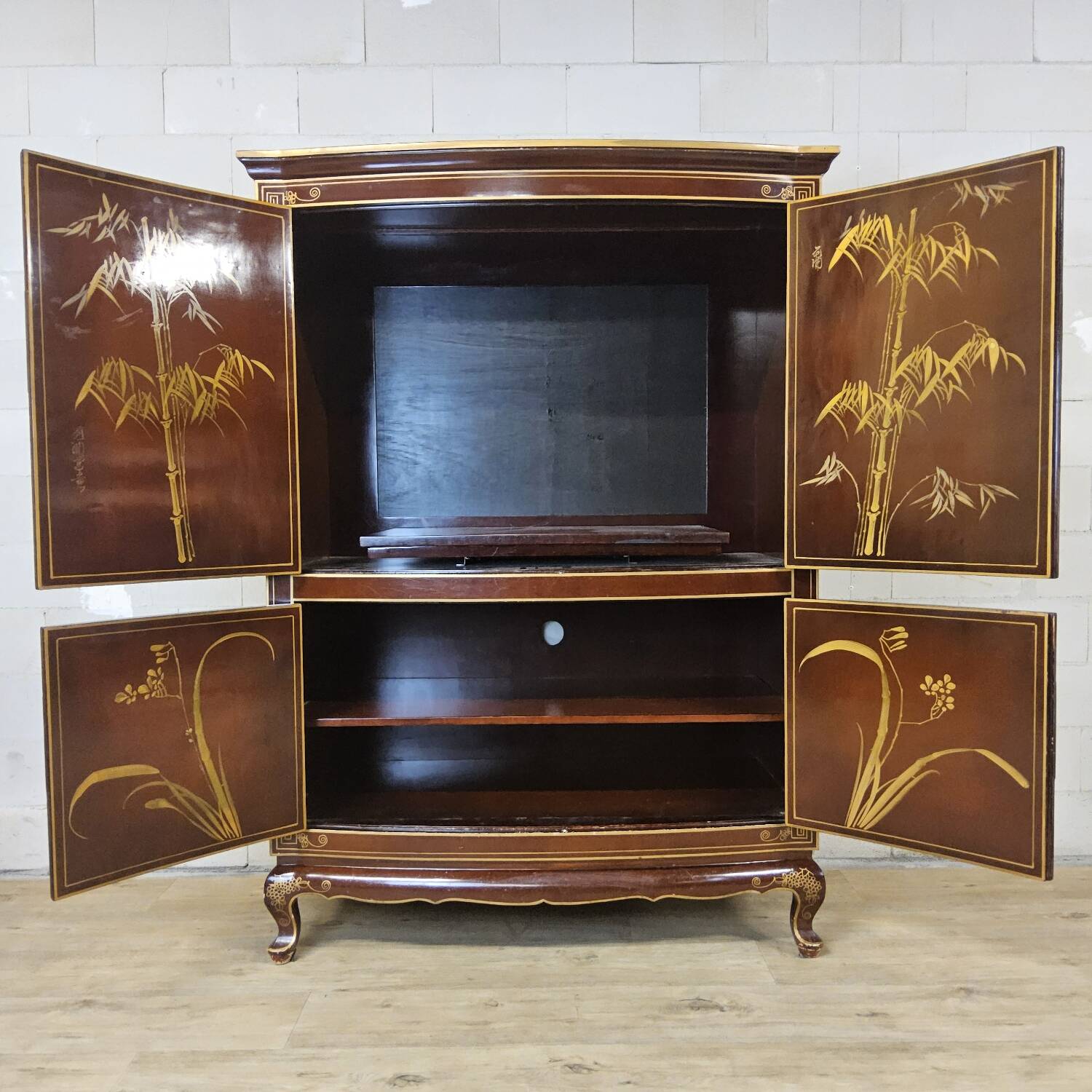 Vintage Chinese cabinet with gold leaf and flowers / oriental cabinet