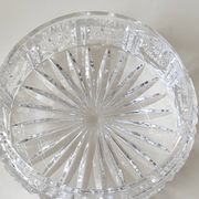 Round crystal bonbonnière, cut Bohemian style. Star patterns. Diameter 15 cm.