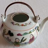 Teapot from China, generous shape, painted décor.
