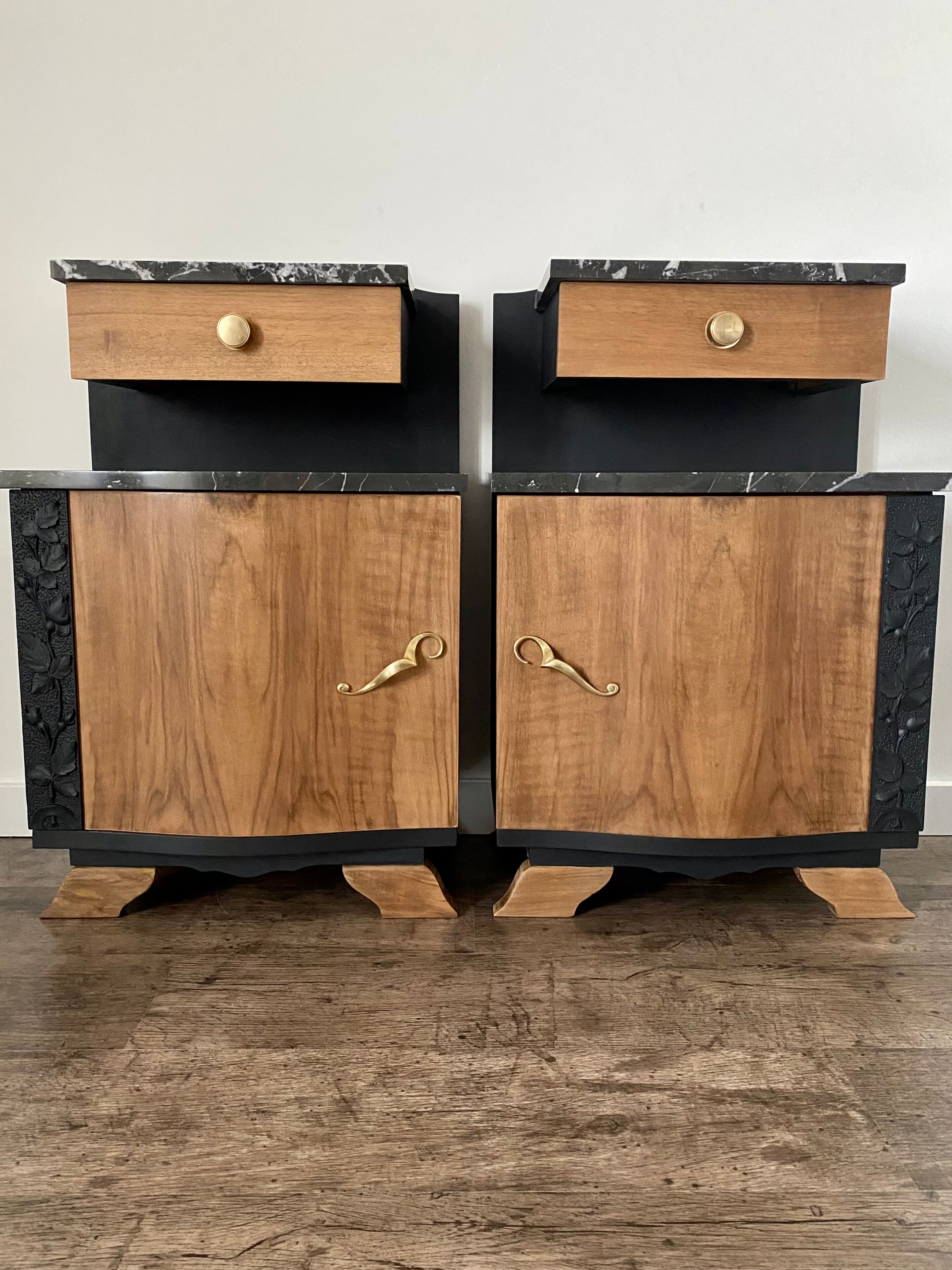 Paire de chevets Art Deco noir et bois