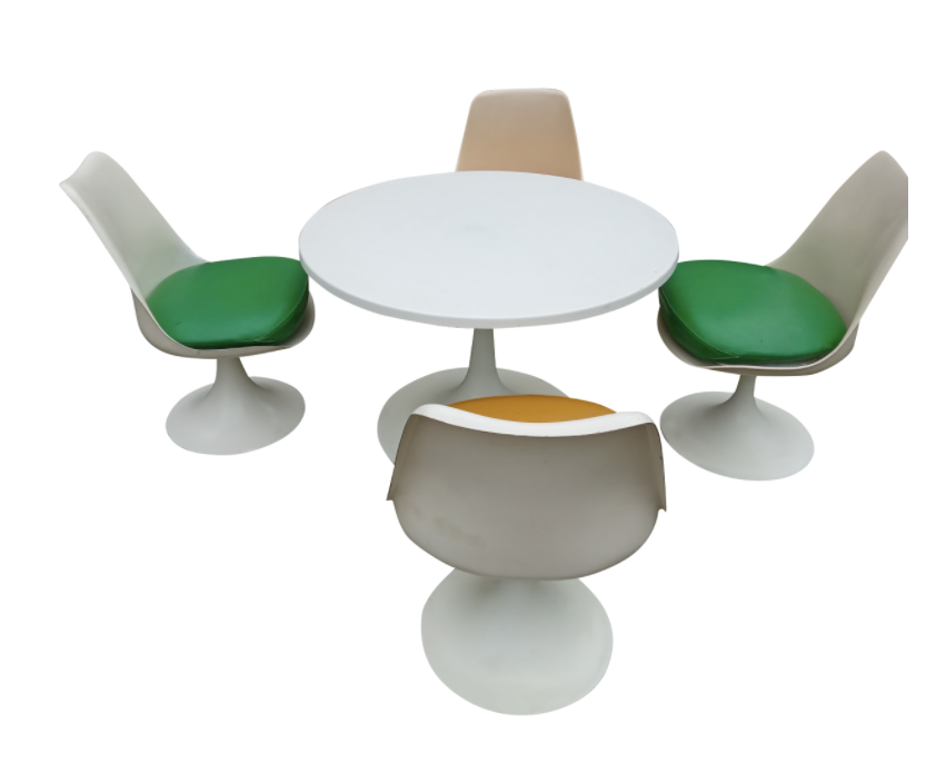 Ensemble vintage table pied tulipe Werzalit et ses 4 chaises