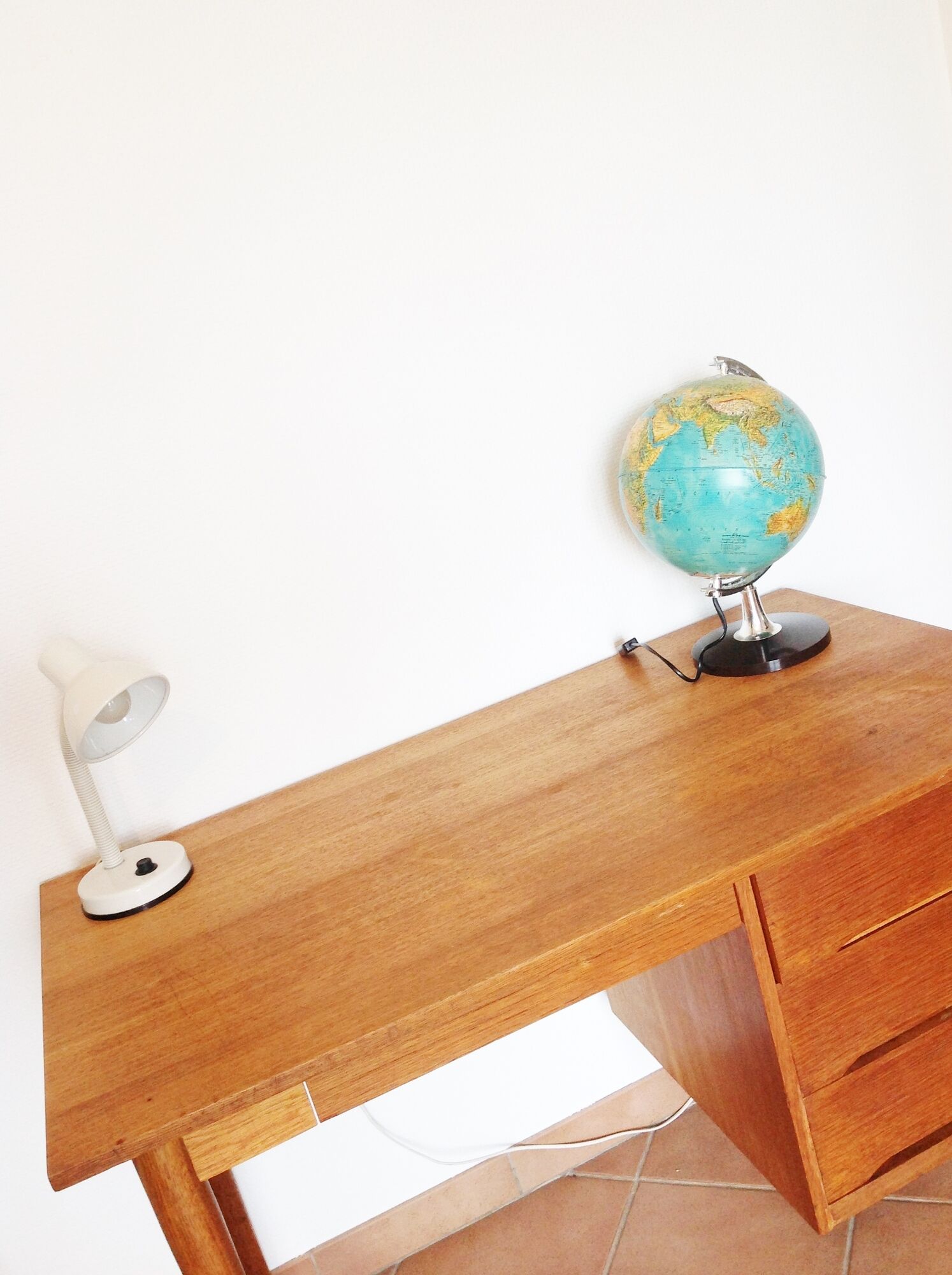 Scandinavian-style verni chene desk / vintage 60s