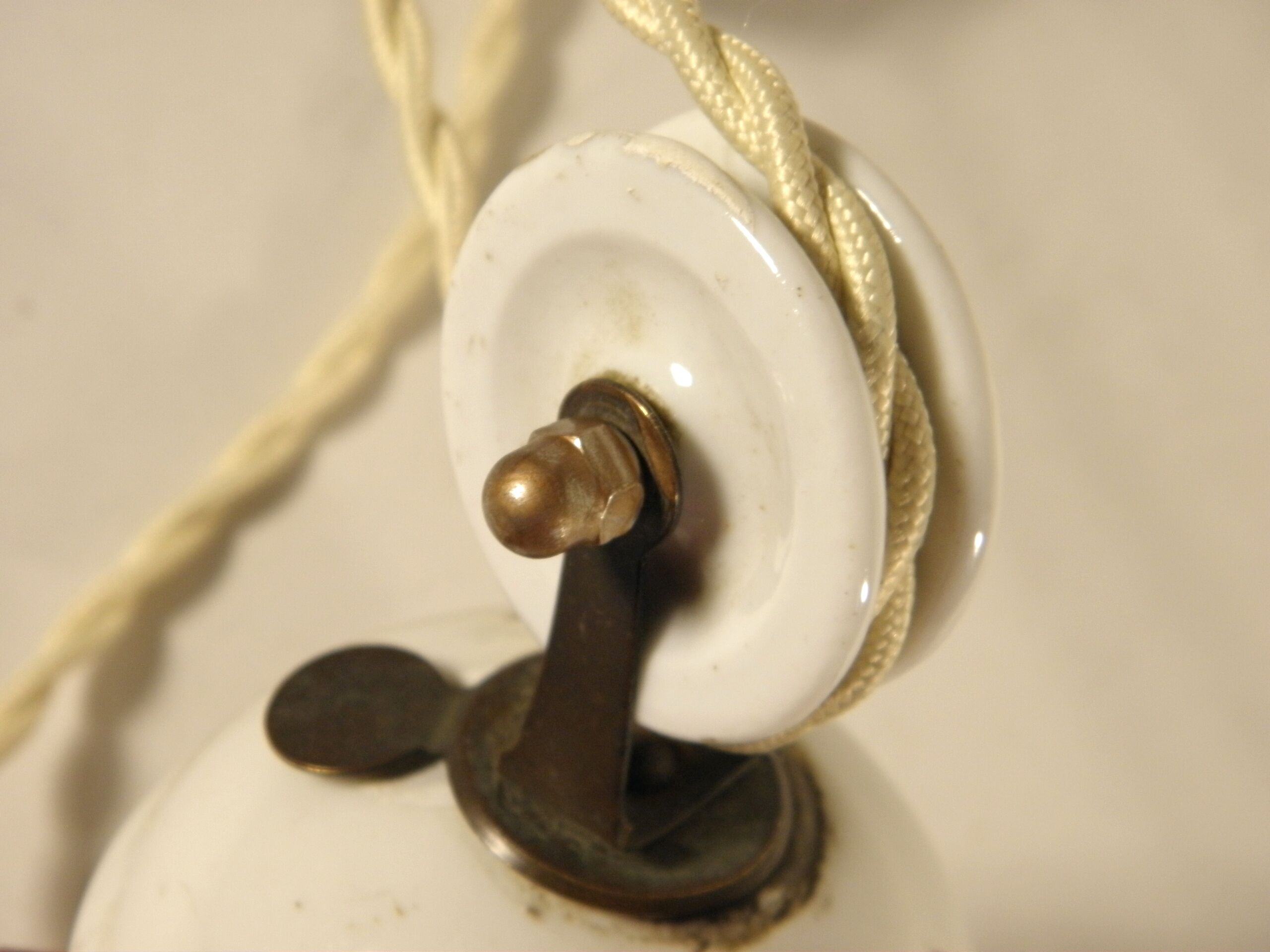 Suspension "rise and fall" in opaline