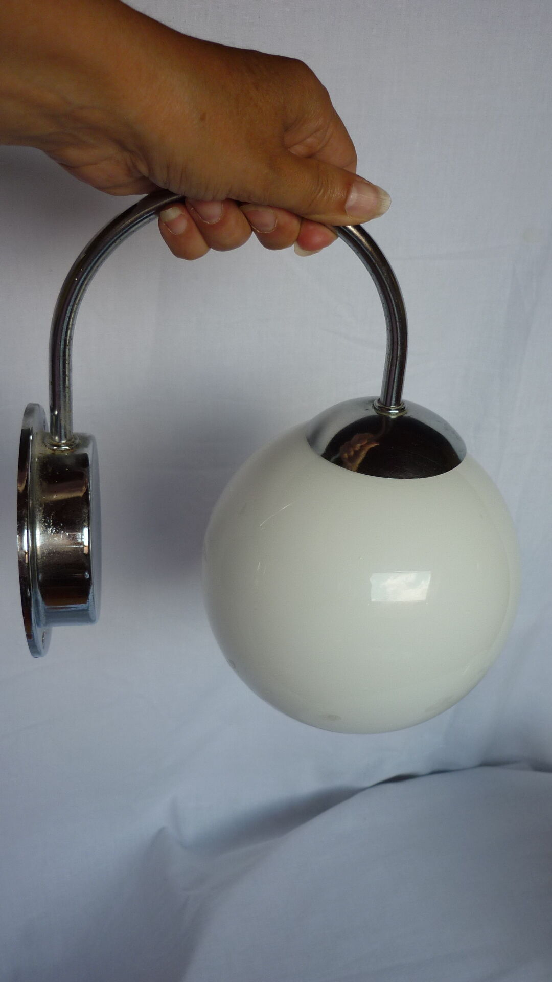 Paire d'appliques boule opaline blanche