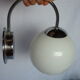 Paire d'appliques boule opaline blanche